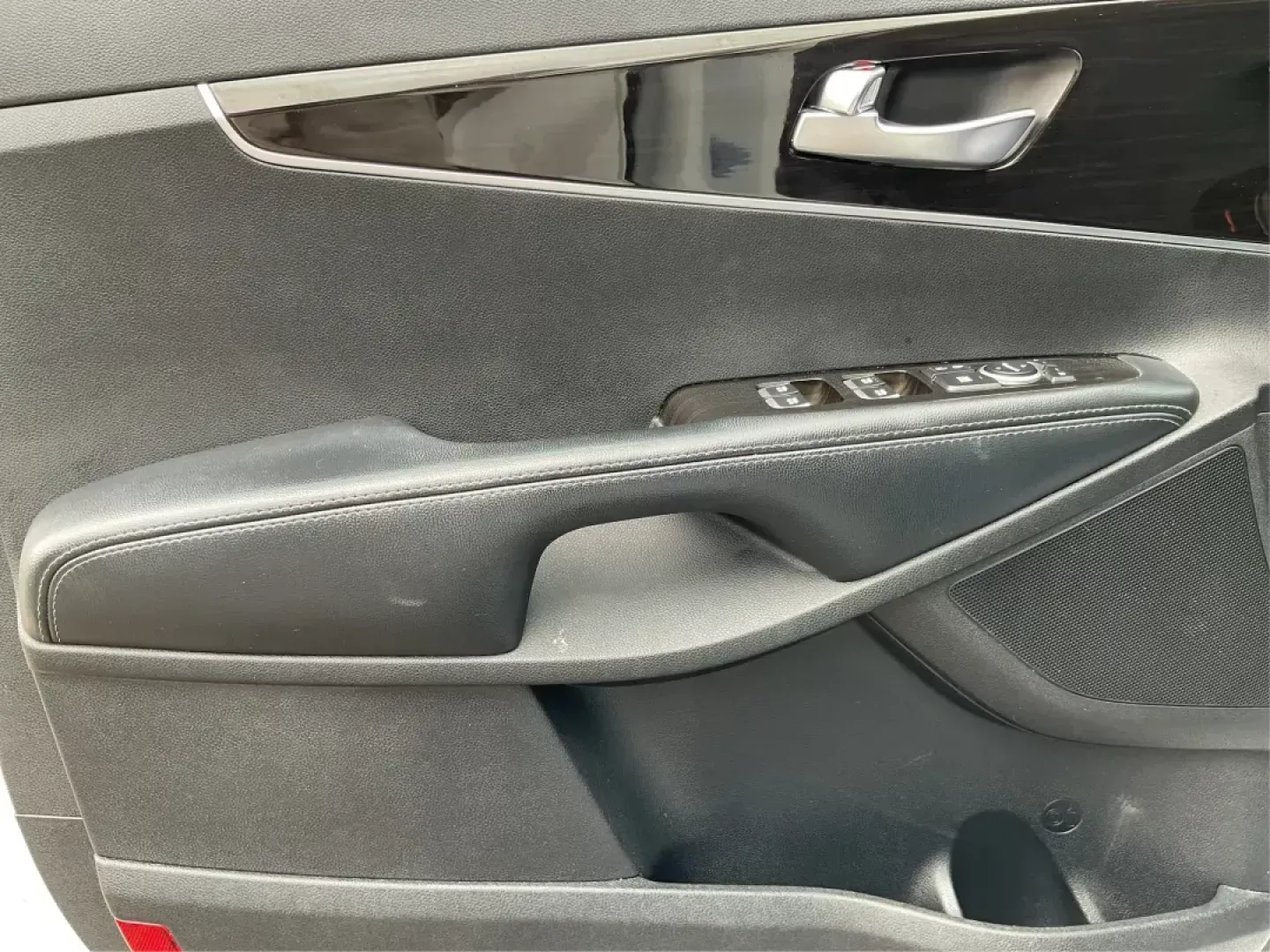2020 Kia Sorento 2.4L LX (5XYPGDA38LG) with an 2.4L I-4 gasoline direct injection engine, located at 1184 Kauffman Ave, Fairborn, OH, 45324, (937) 908-9800, 39.807072, -84.031563 - Photo#16