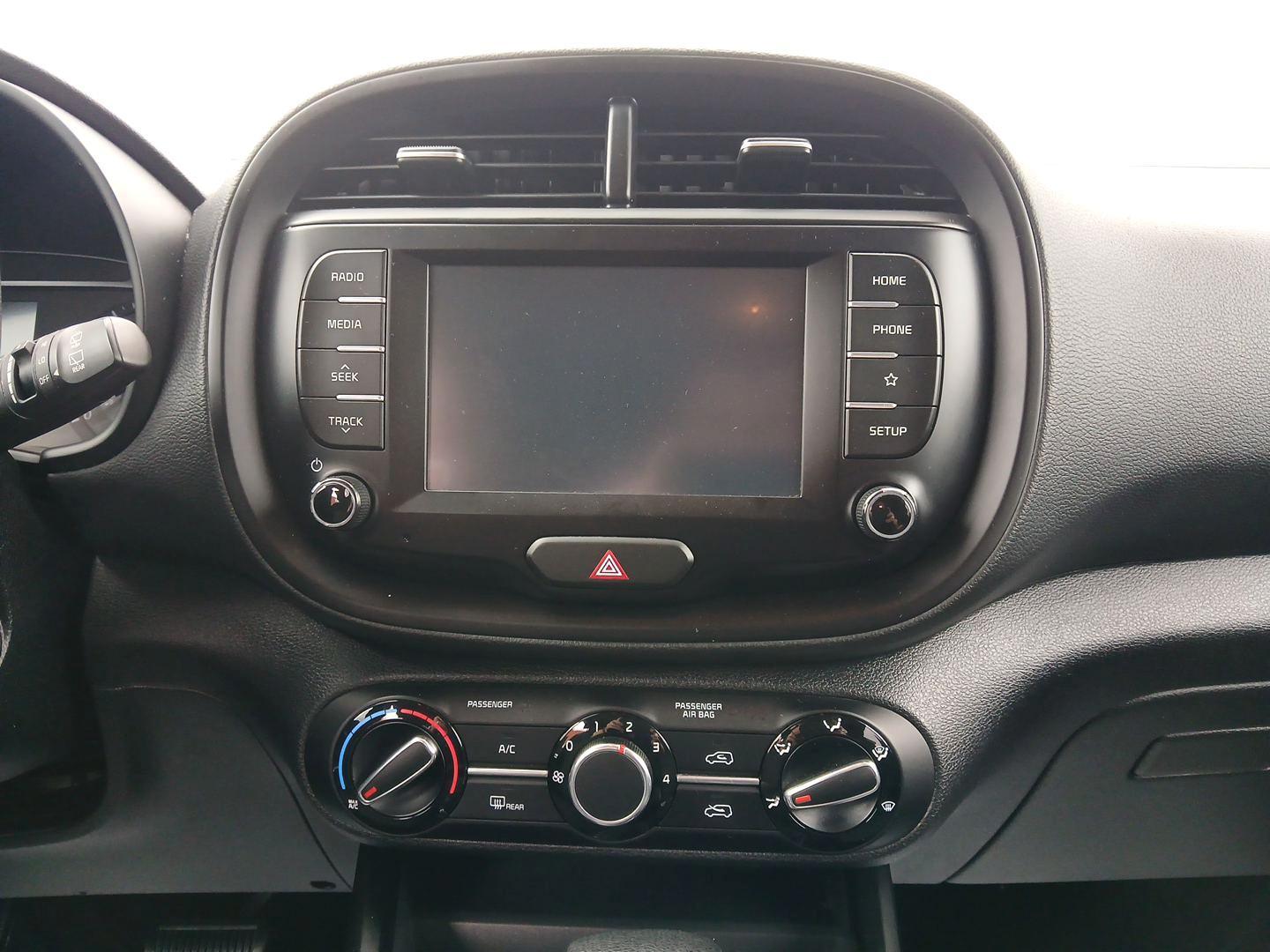 2020 Kia Soul LX CVT (KNDJ23AU1L7) with an 2.0L L4 DOHC 16V engine, Continuously Variable Transmission transmission, located at 1951 S Dayton Lakeview Rd., New Carlisle, OH, 45344, (937) 908-9800, 39.890999, -84.050255 - Photo#12