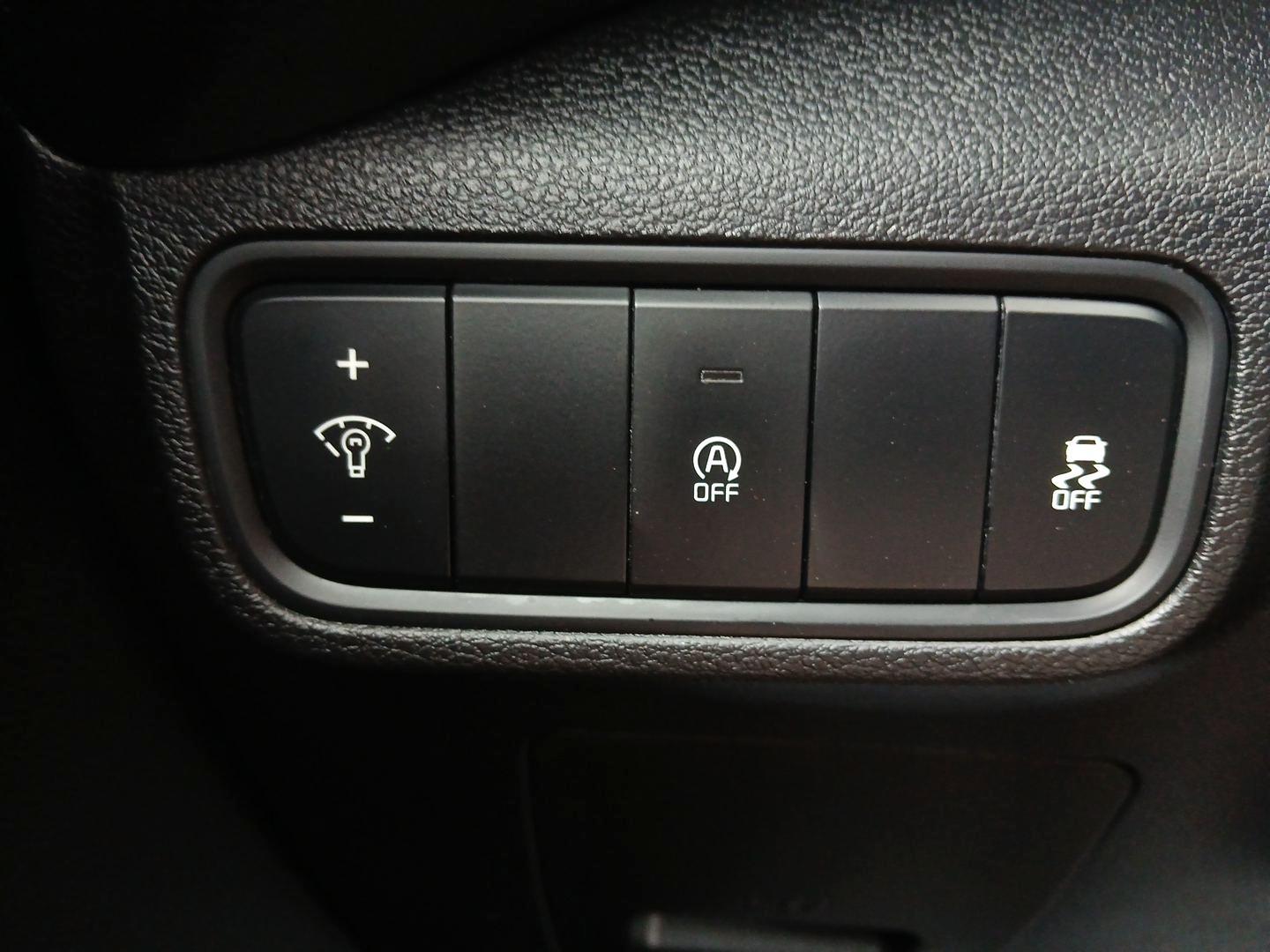 2020 Kia Soul LX CVT (KNDJ23AU1L7) with an 2.0L L4 DOHC 16V engine, Continuously Variable Transmission transmission, located at 1951 S Dayton Lakeview Rd., New Carlisle, OH, 45344, (937) 908-9800, 39.890999, -84.050255 - Photo#16