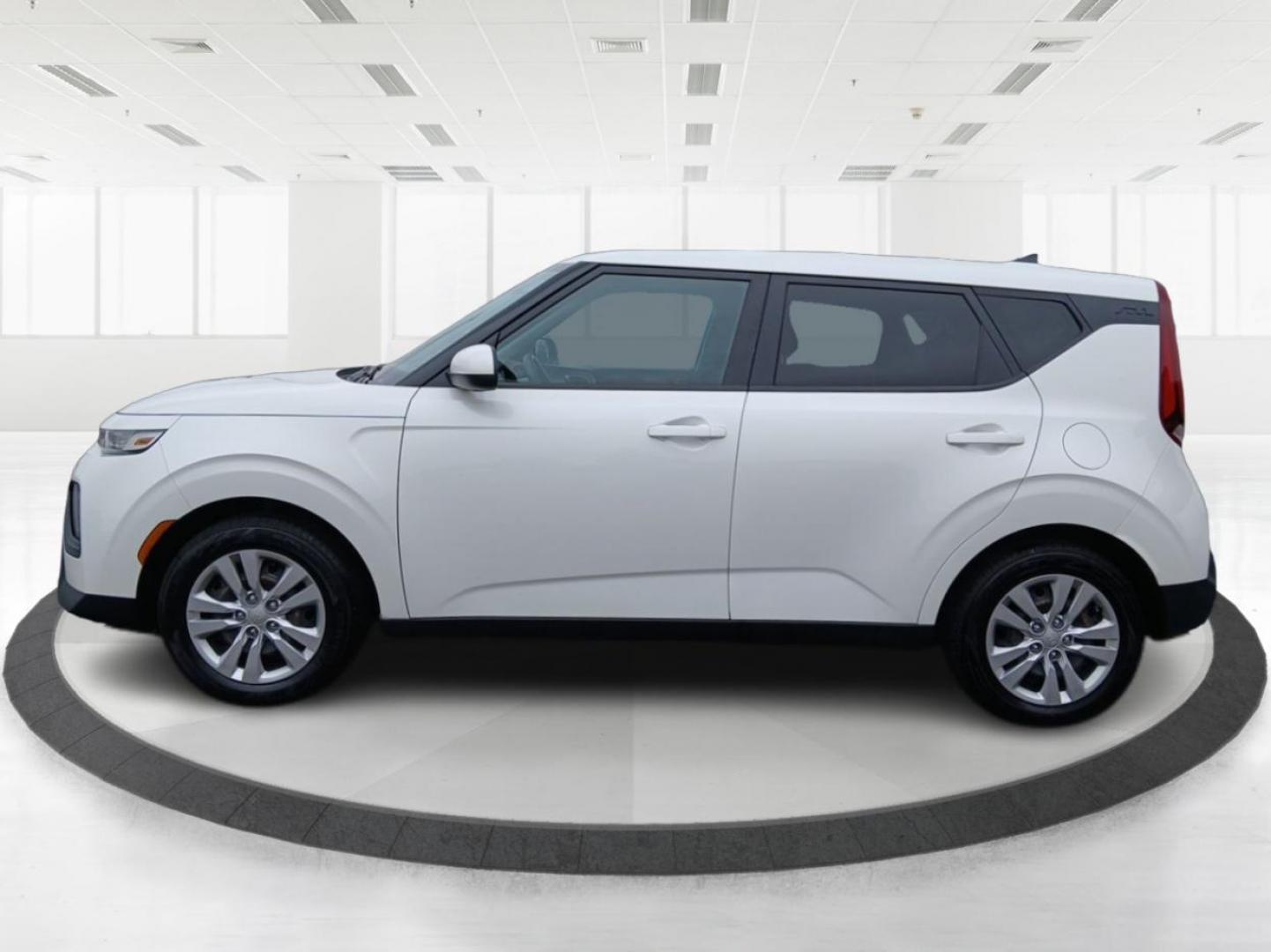 2020 Kia Soul LX CVT (KNDJ23AU1L7) with an 2.0L L4 DOHC 16V engine, Continuously Variable Transmission transmission, located at 1951 S Dayton Lakeview Rd., New Carlisle, OH, 45344, (937) 908-9800, 39.890999, -84.050255 - Photo#5