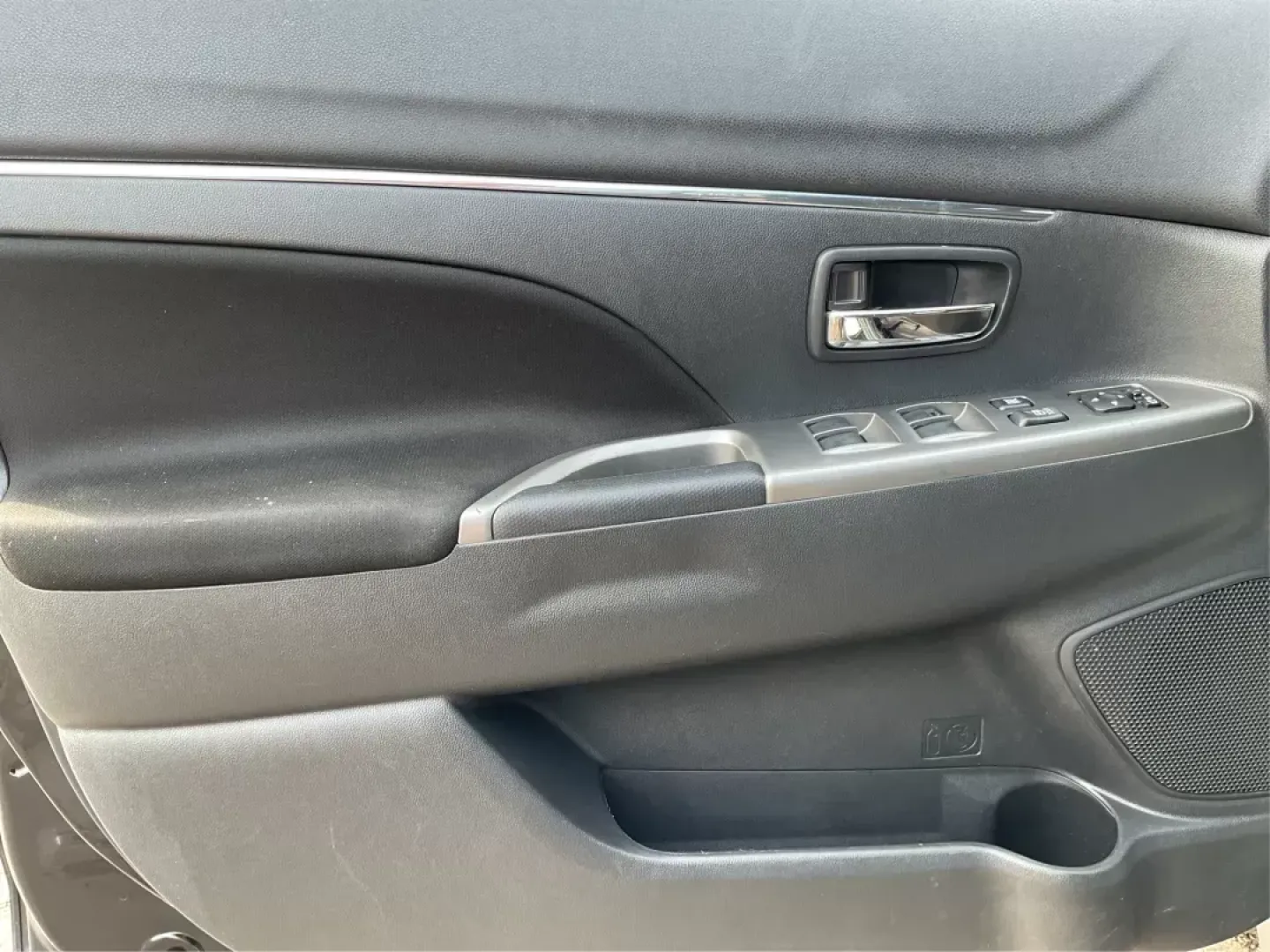 2020 Mitsubishi Outlander Sport 2.0 SE 4WD CVT (JA4AR3AU4LU) with an 2.0L L4 DOHC 16V engine, Continuously Variable Transmission transmission, located at 8750 N County Rd 25A, Piqua, OH, 45356, (937) 908-9800, 40.164391, -84.232513 - Photo#15
