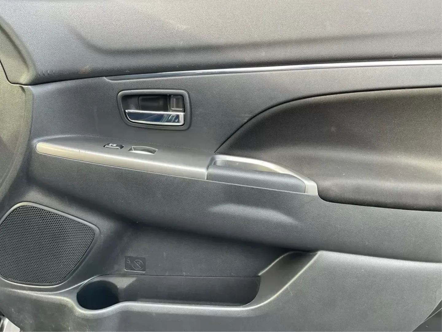 2020 Mitsubishi Outlander Sport 2.0 SE 4WD CVT (JA4AR3AU4LU) with an 2.0L L4 DOHC 16V engine, Continuously Variable Transmission transmission, located at 8750 N County Rd 25A, Piqua, OH, 45356, (937) 908-9800, 40.164391, -84.232513 - Photo#16