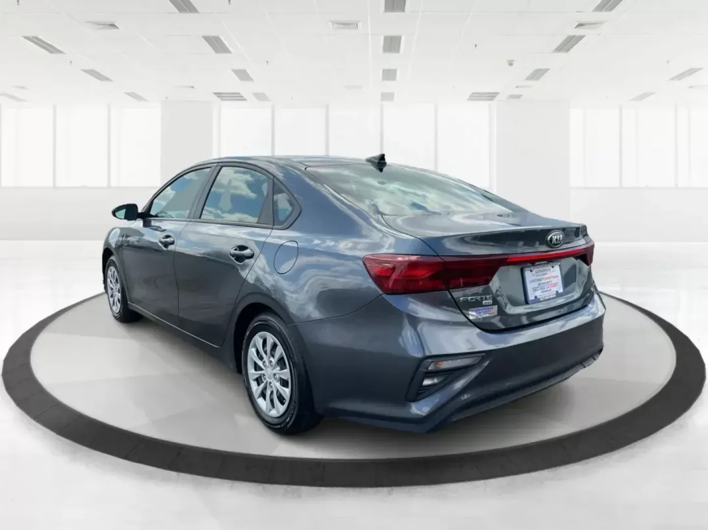 2021 Kia Forte FE (3KPF24AD5ME) with an 2L I-4 DOHC engine, located at 4508 South Dixie Dr, Moraine, OH, 45439, (937) 908-9800, 39.807072, -84.031563 - Photo#4