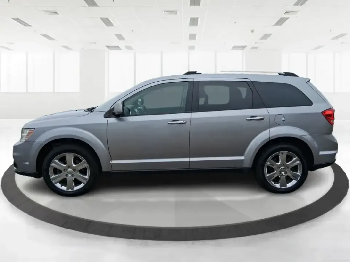 2017 Dodge Journey SXT AWD (3C4PDDBG9HT) with an Pentastar 3.6L V-6 DOHC engine, 6A transmission, located at 1230 East Main St, Xenia, OH, 45385, (937) 908-9800, 39.688026, -83.910172 - ### Explore New Adventures with the 2017 Dodge Journey SXT AWD at Advantage Car and Credit<br /> <br /> Looking for an SUV that can keep up with your dynamic lifestyle? The 2017 Dodge Journey SXT AWD is the perfect companion for growing families, weekend adventurers, and daily commuters alike. With - Photo#5