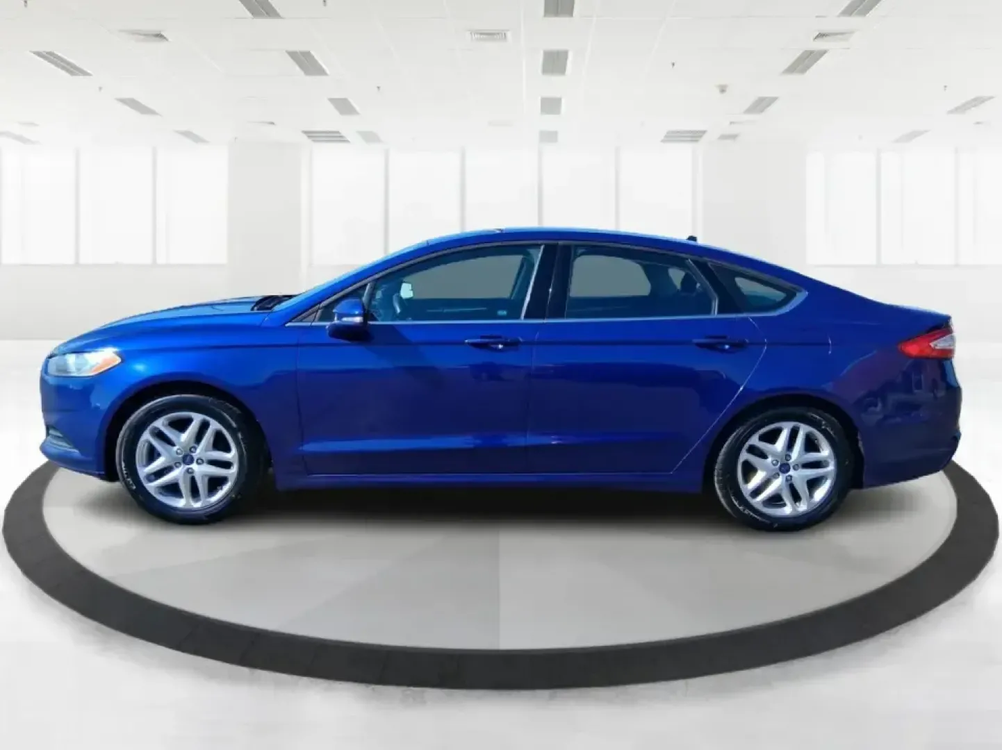 2016 Ford Fusion SE (1FA6P0H79G5) with an 2.5L L4 DOHC 16V engine, 6-Speed Automatic transmission, located at 401 Woodman Dr, Riverside, OH, 45431, (937) 908-9800, 39.760899, -84.123421 - Need a dependable sedan for the daily commute between Riverside and downtown Dayton, school drop-offs, or weekend runs out toward Wright-Patterson AFB and the National Museum of the U.S. Air Force? This 2016 Ford Fusion SE is built for real life-comfortable on longer stretches of I675, easy to park - Photo#5