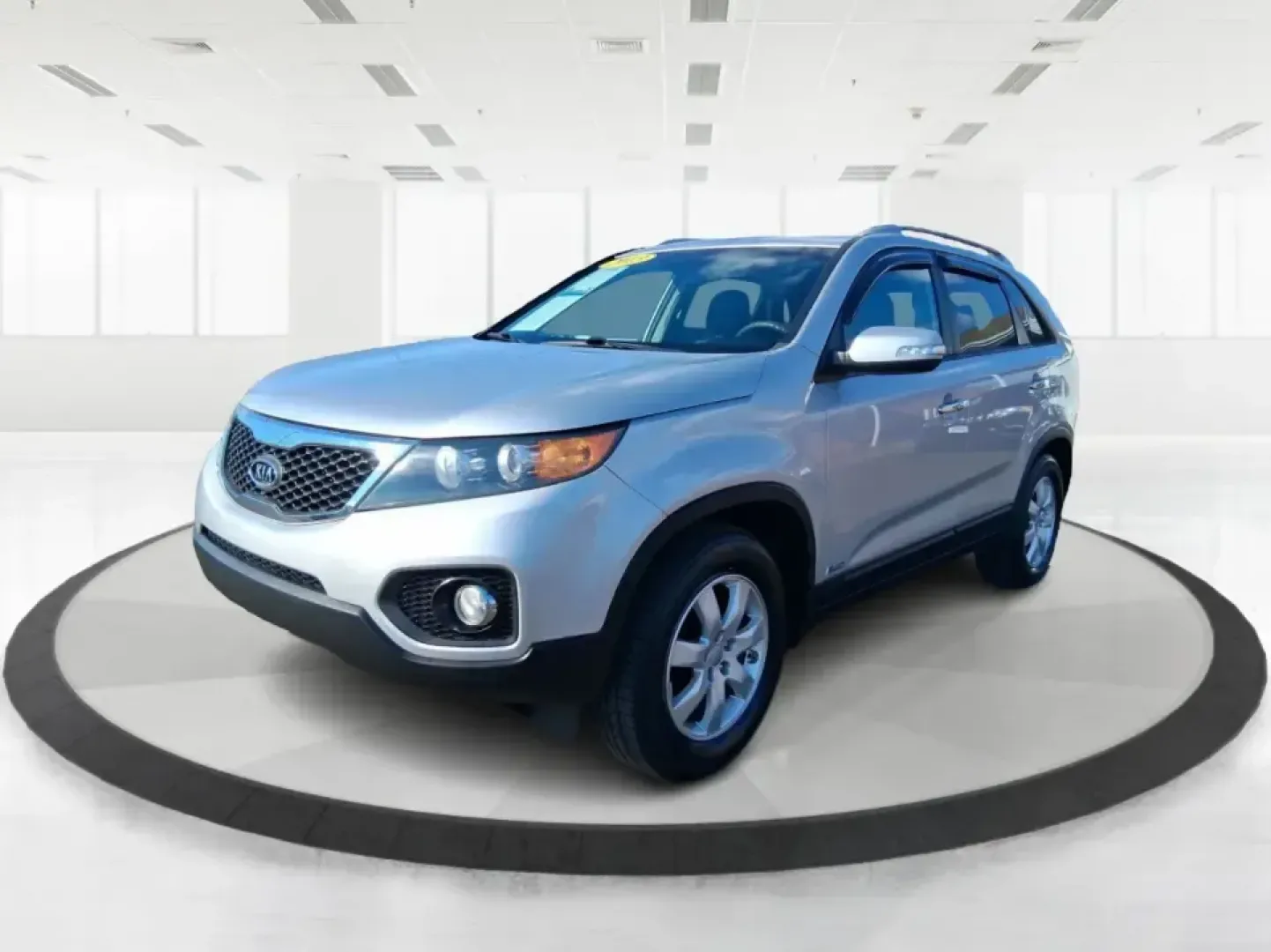 2013 Kia Sorento LX (5XYKTCA64DG) with an 2.4L I-4 gasoline direct injection engine, 6-Speed Automatic transmission, located at 1230 East Main St, Xenia, OH, 45385, (937) 908-9800, 39.688026, -83.910172 - Load up the kids, the dog, and the groceries-or point the hood toward a weekend escape at John Bryan State Park-because this 2013 Kia Sorento LX is the kind of practical SUV that fits real life in Greene County. With confident all-weather capability, flexible seating, and everyday comfort, it's idea - Photo#8