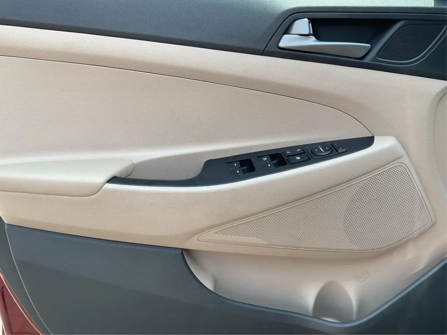 2017 Hyundai Tucson Eco (KM8J33A24HU) with an 1.6L I-4 gasoline direct injection engine, located at 1099 N County Rd 25A , Troy, OH, 45373, (937) 908-9800, 40.057079, -84.212883 - ### Discover the Perfect SUV for Your Adventures: 2017 Hyundai Tucson Eco at Advantage Car and Credit<br /> <br /> Are you searching for a reliable SUV that fits seamlessly into your active lifestyle? Look no further! The 2017 Hyundai Tucson Eco is the perfect companion for weekend adventures, daily - Photo#18