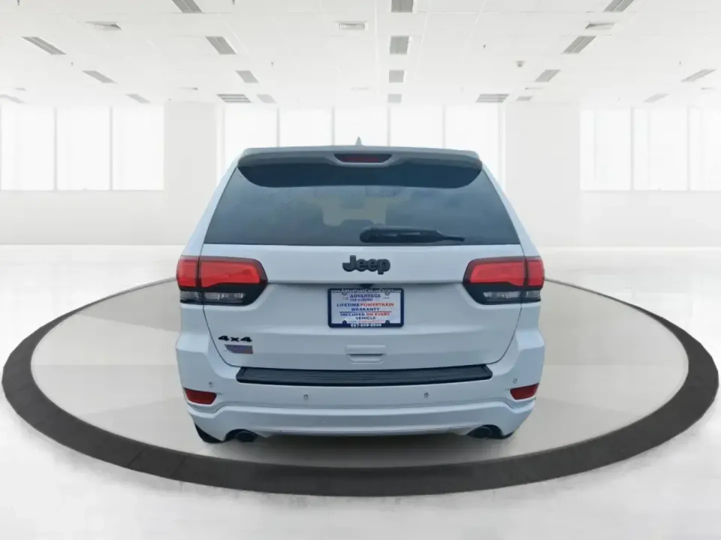 2015 Jeep Grand Cherokee Altitude (1C4RJFAG9FC) with an 3.6L V-6 DOHC engine, 8-Speed Automatic transmission, located at 1099 N County Rd 25A , Troy, OH, 45373, (937) 908-9800, 40.057079, -84.212883 - Weekend getaways to Hocking Hills, snowy school runs, or a confident daily commute up I75 feel easier when your SUV is built for real Ohio weather and real-life schedules. This 2015 Jeep Grand Cherokee Altitude in Bright White Clearcoat is the kind of capable, comfortable SUV that fits busy families - Photo#3