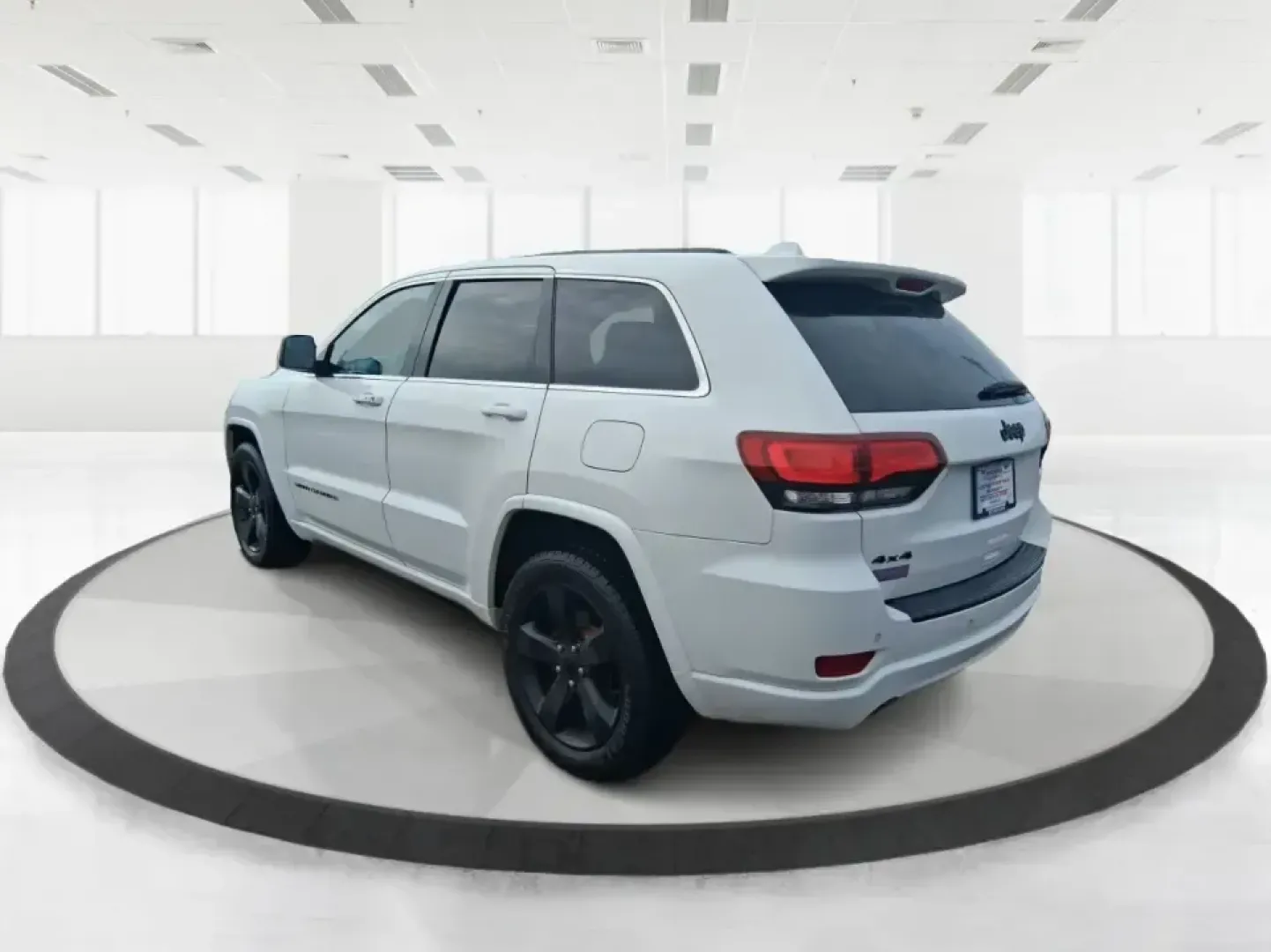 2015 Jeep Grand Cherokee Altitude (1C4RJFAG9FC) with an 3.6L V-6 DOHC engine, 8-Speed Automatic transmission, located at 1099 N County Rd 25A , Troy, OH, 45373, (937) 908-9800, 40.057079, -84.212883 - Weekend getaways to Hocking Hills, snowy school runs, or a confident daily commute up I75 feel easier when your SUV is built for real Ohio weather and real-life schedules. This 2015 Jeep Grand Cherokee Altitude in Bright White Clearcoat is the kind of capable, comfortable SUV that fits busy families - Photo#4