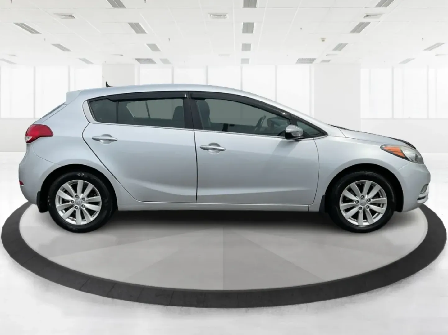 2014 Kia Forte EX (KNAFX5A88E5) with an 2L I-4 gasoline direct injection engine, located at 1099 N County Rd 25A , Troy, OH, 45373, (937) 908-9800, 40.057079, -84.212883 - **Discover Your Next Adventure with the 2014 Kia Forte EX at Advantage Car and Credit!**<br /> <br /> Are you ready to elevate your daily commute or embark on weekend adventures? The 2014 Kia Forte EX is the perfect companion, whether you're navigating the bustling streets of Fairborn, OH, or hittin - Photo#1