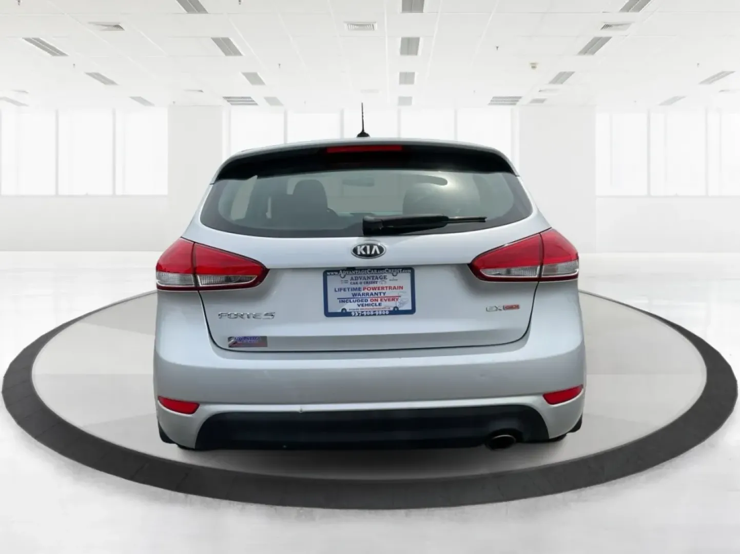 2014 Kia Forte EX (KNAFX5A88E5) with an 2L I-4 gasoline direct injection engine, located at 1099 N County Rd 25A , Troy, OH, 45373, (937) 908-9800, 40.057079, -84.212883 - **Discover Your Next Adventure with the 2014 Kia Forte EX at Advantage Car and Credit!**<br /> <br /> Are you ready to elevate your daily commute or embark on weekend adventures? The 2014 Kia Forte EX is the perfect companion, whether you're navigating the bustling streets of Fairborn, OH, or hittin - Photo#3