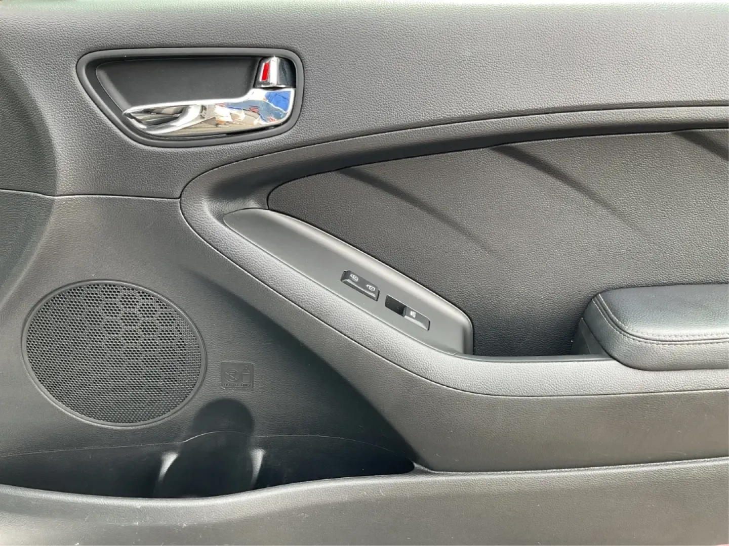 2014 Kia Forte EX (KNAFX5A88E5) with an 2L I-4 gasoline direct injection engine, located at 1099 N County Rd 25A , Troy, OH, 45373, (937) 908-9800, 40.057079, -84.212883 - **Discover Your Next Adventure with the 2014 Kia Forte EX at Advantage Car and Credit!**<br /> <br /> Are you ready to elevate your daily commute or embark on weekend adventures? The 2014 Kia Forte EX is the perfect companion, whether you're navigating the bustling streets of Fairborn, OH, or hittin - Photo#18
