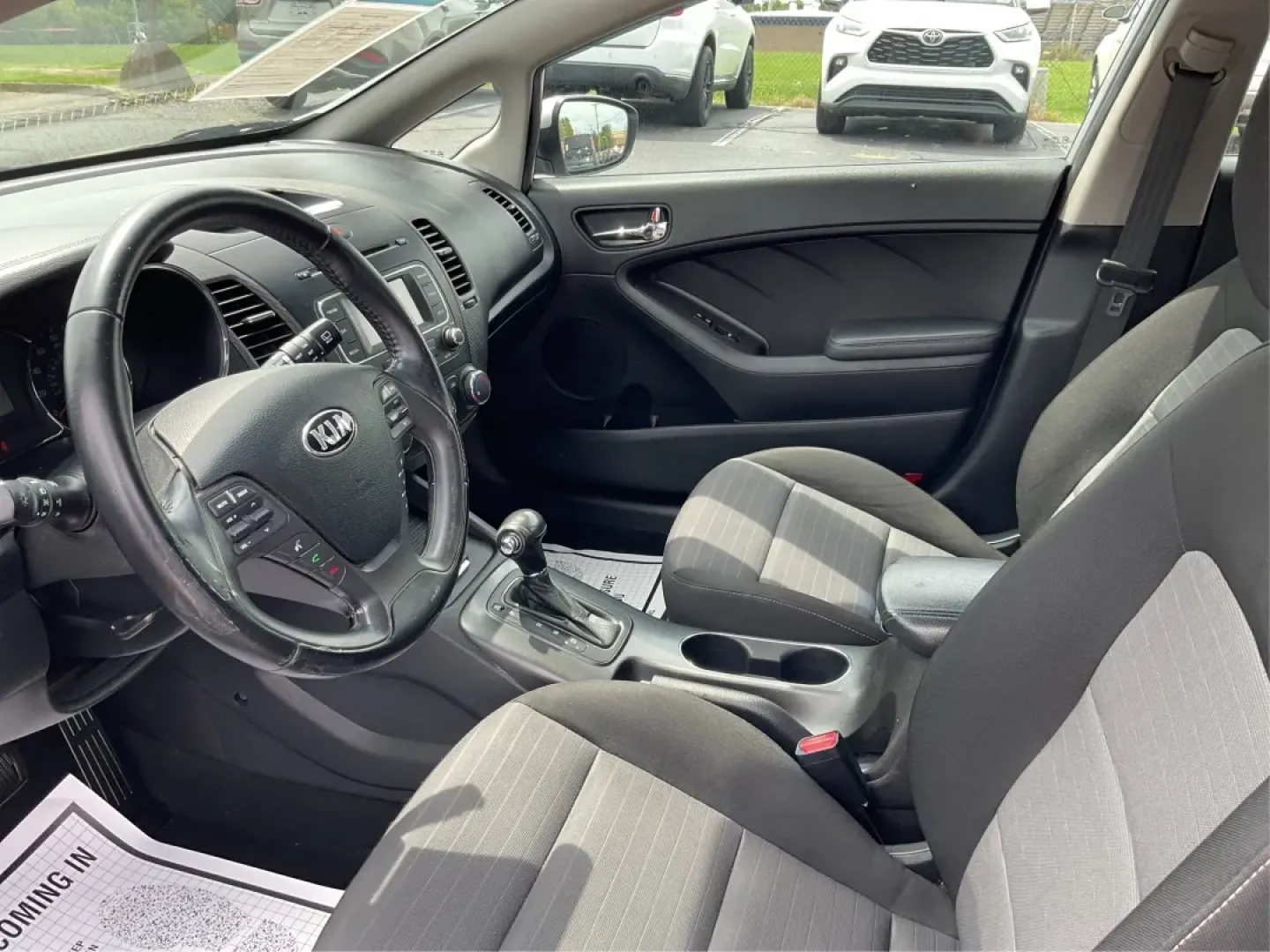 2014 Kia Forte EX (KNAFX5A88E5) with an 2L I-4 gasoline direct injection engine, located at 4508 South Dixie Dr, Moraine, OH, 45439, (937) 908-9800, 39.689976, -84.218452 - **Discover Your Next Adventure with the 2014 Kia Forte EX at Advantage Car and Credit!**<br /> <br /> Are you ready to elevate your daily commute or embark on weekend adventures? The 2014 Kia Forte EX is the perfect companion, whether you're navigating the bustling streets of Fairborn, OH, or hittin - Photo#9