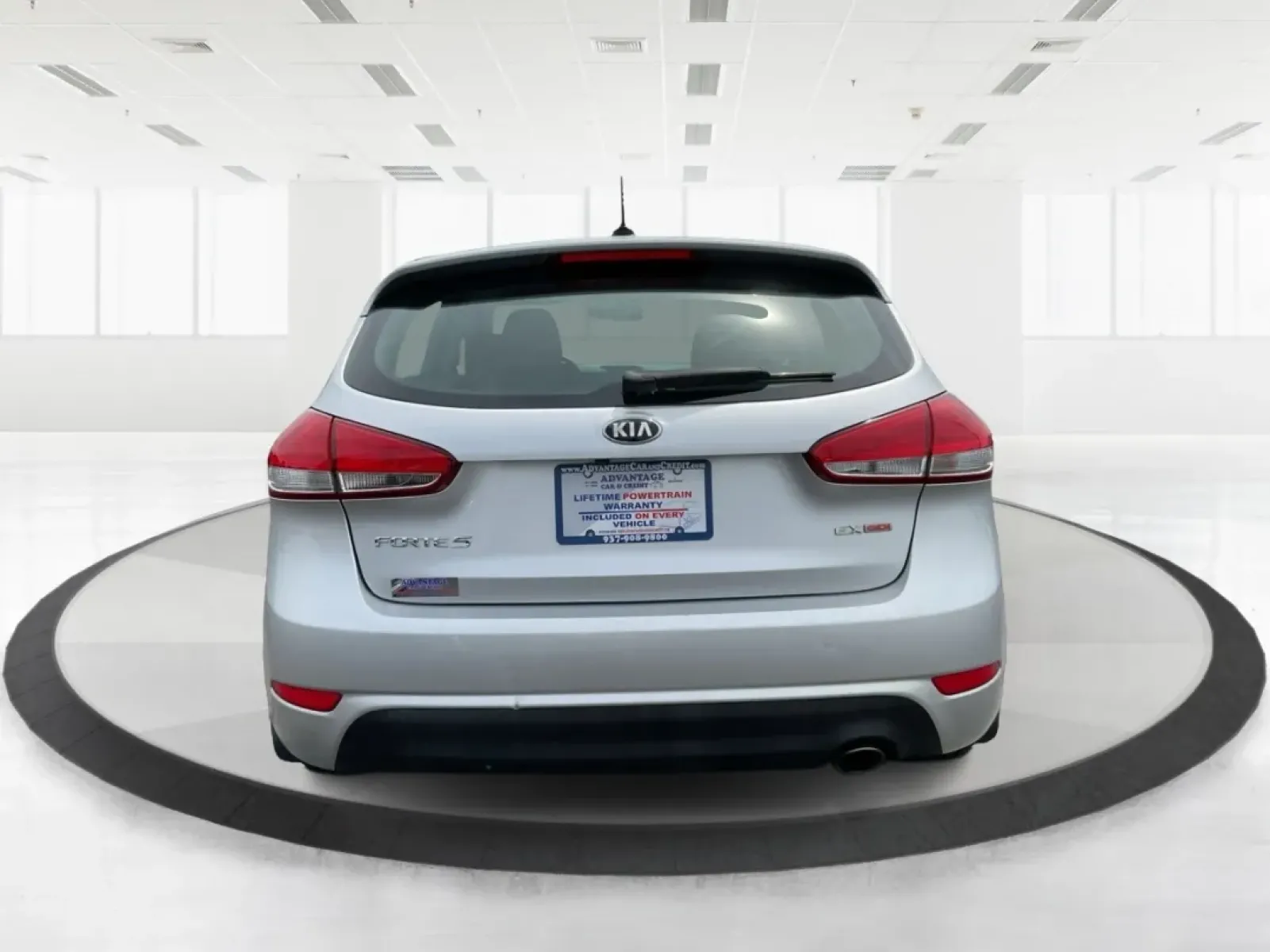 2014 Kia Forte EX (KNAFX5A88E5) with an 2L I-4 gasoline direct injection engine, located at 401 Woodman Dr, Riverside, OH, 45431, (937) 908-9800, 39.760899, -84.123421 - 2014 Kia Forte EX - Photo#3