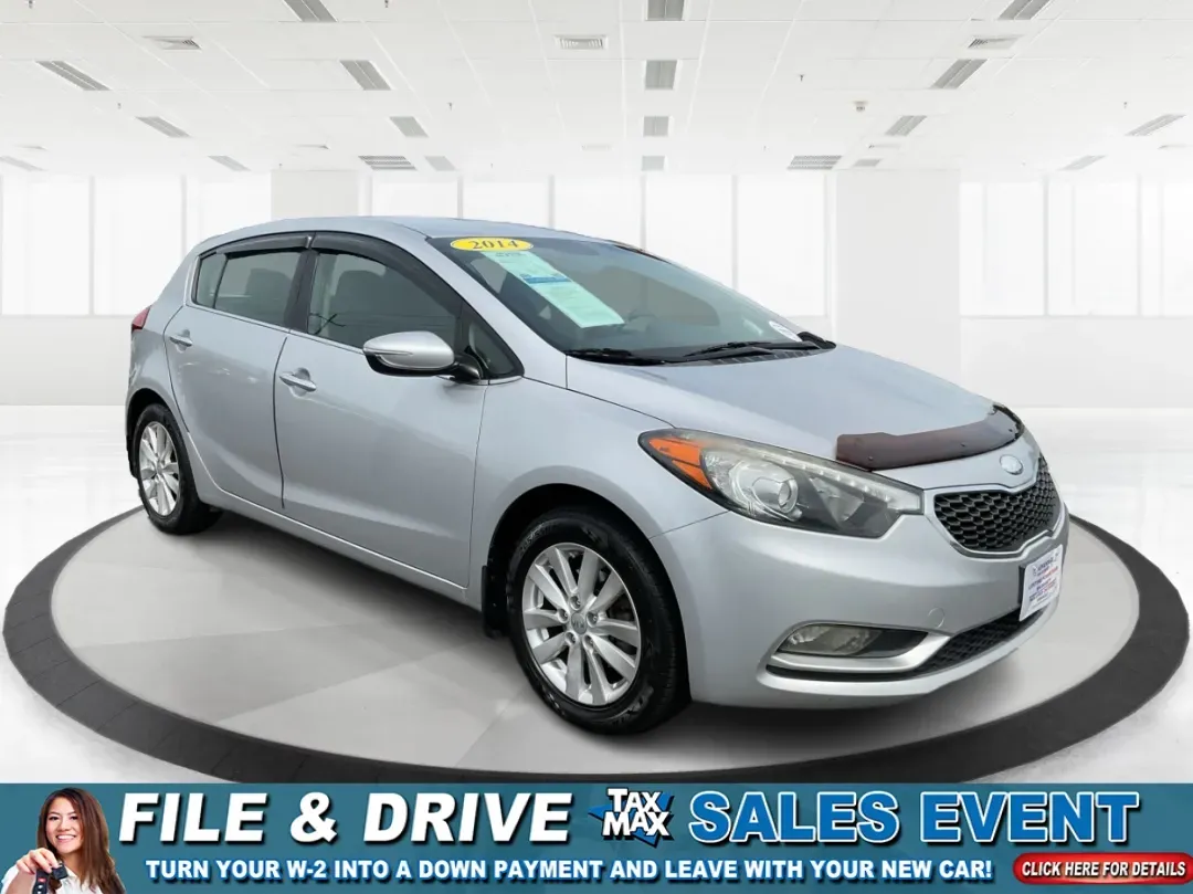 2014 Kia Forte EX (KNAFX5A88E5) with an 2L I-4 gasoline direct injection engine, located at 4508 South Dixie Dr, Moraine, OH, 45439, (937) 908-9800, 39.689976, -84.218452 - **Discover Your Next Adventure with the 2014 Kia Forte EX at Advantage Car and Credit!**<br /> <br /> Are you ready to elevate your daily commute or embark on weekend adventures? The 2014 Kia Forte EX is the perfect companion, whether you're navigating the bustling streets of Fairborn, OH, or hittin - Photo#0