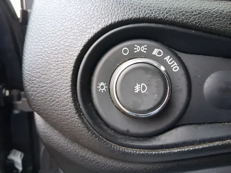 2018 Jeep Renegade Upland Edition 4x4 (ZACCJBAB1JP) with an Tigershark MultiAir 2.4L I-4 variable valve contro engine, 6M transmission, located at 1230 East Main St, Xenia, OH, 45385, (937) 908-9800, 39.688026, -83.910172 - Weekend getaways to John Bryan State Park, snowy commutes down US-35, or daily school-and-grocery runs around Xenia all get easier when you've got a compact SUV that's sized for city parking but ready for Ohio backroads. This 2018 Jeep Renegade Upland Edition 4x4 brings that go-anywhere, do-everythi - Photo#17