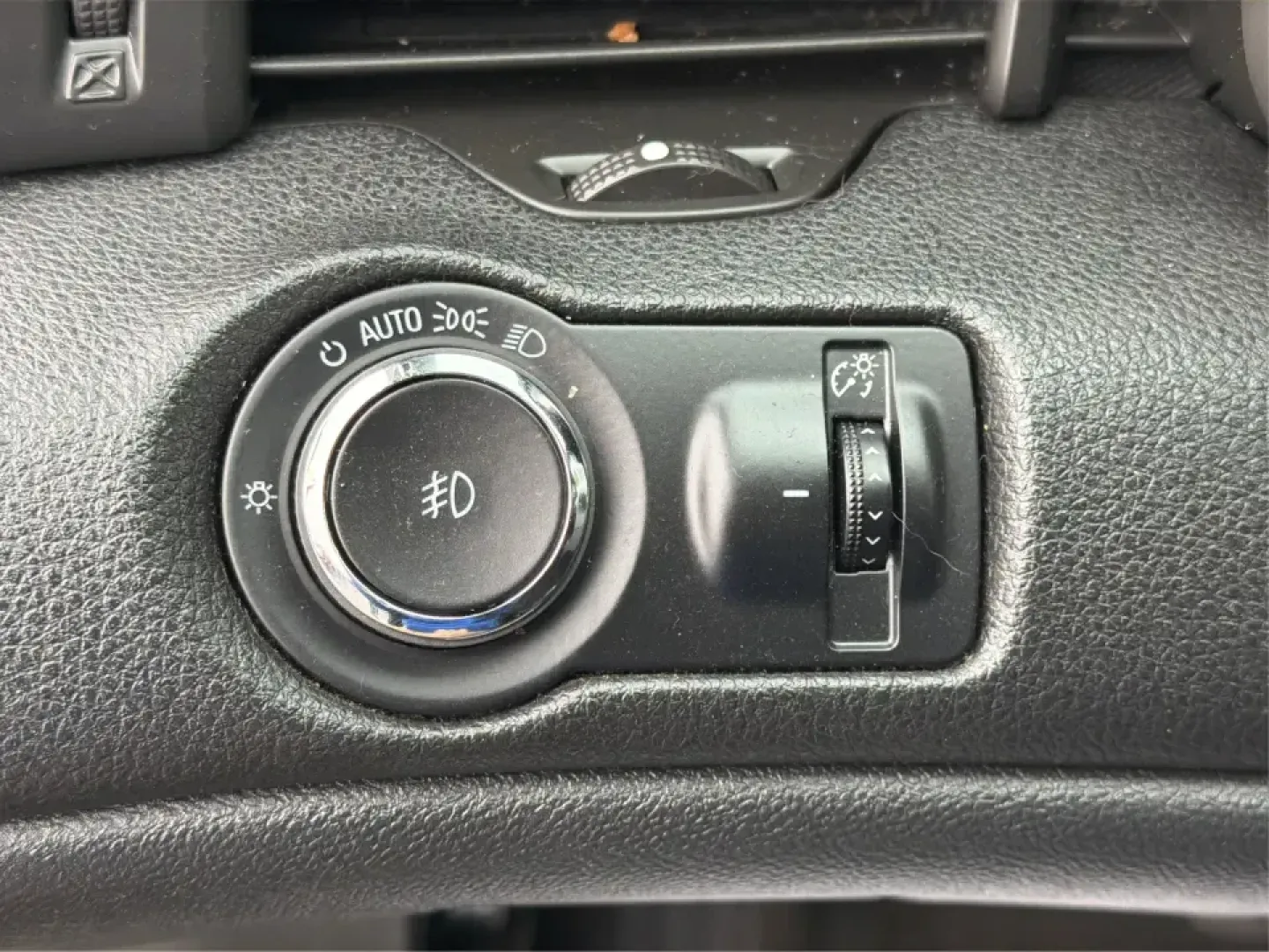 2013 Chevrolet Malibu 2LT (1G11E5SA7DF) with an ECOTEC 2.5L I-4 gasoline direct injection engine, 6-Speed Automatic transmission, located at 1099 N County Rd 25A , Troy, OH, 45373, (937) 908-9800, 40.057079, -84.212883 - Need a reliable commuter that's comfortable for I75 runs, errands around Troy, and the occasional weekend escape to Charleston Falls Preserve? This 2013 Chevrolet Malibu 2LT is the kind of practical, polished sedan that fits real life-easy to park downtown, smooth on longer drives, and roomy enough - Photo#17