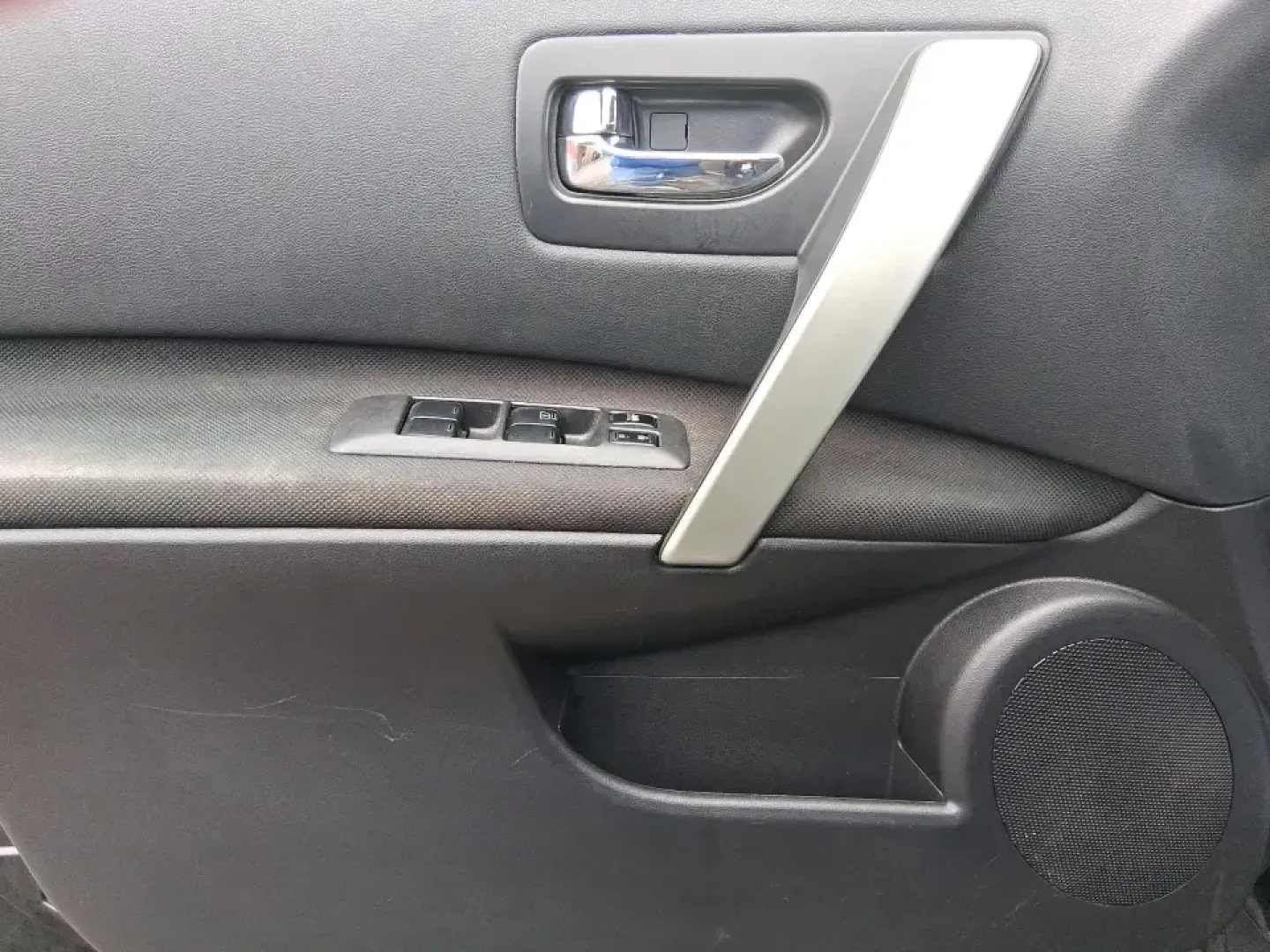 2013 Nissan Rogue S (JN8AS5MV5DW) with an 2.5L I-4 DOHC engine, Continuously Variable Transmission transmission, located at 1184 Kauffman Ave, Fairborn, OH, 45324, (937) 908-9800, 39.807072, -84.030914 - Need one SUV that can handle Ohio weather, school drop-offs, and weekend getaways without blowing the budget? This **2013 Nissan Rogue S** is a practical, go-anywhere compact SUV that fits real life in **Fairborn, OH**-whether you're commuting toward Wright-Patterson AFB, running errands near Downto - Photo#17