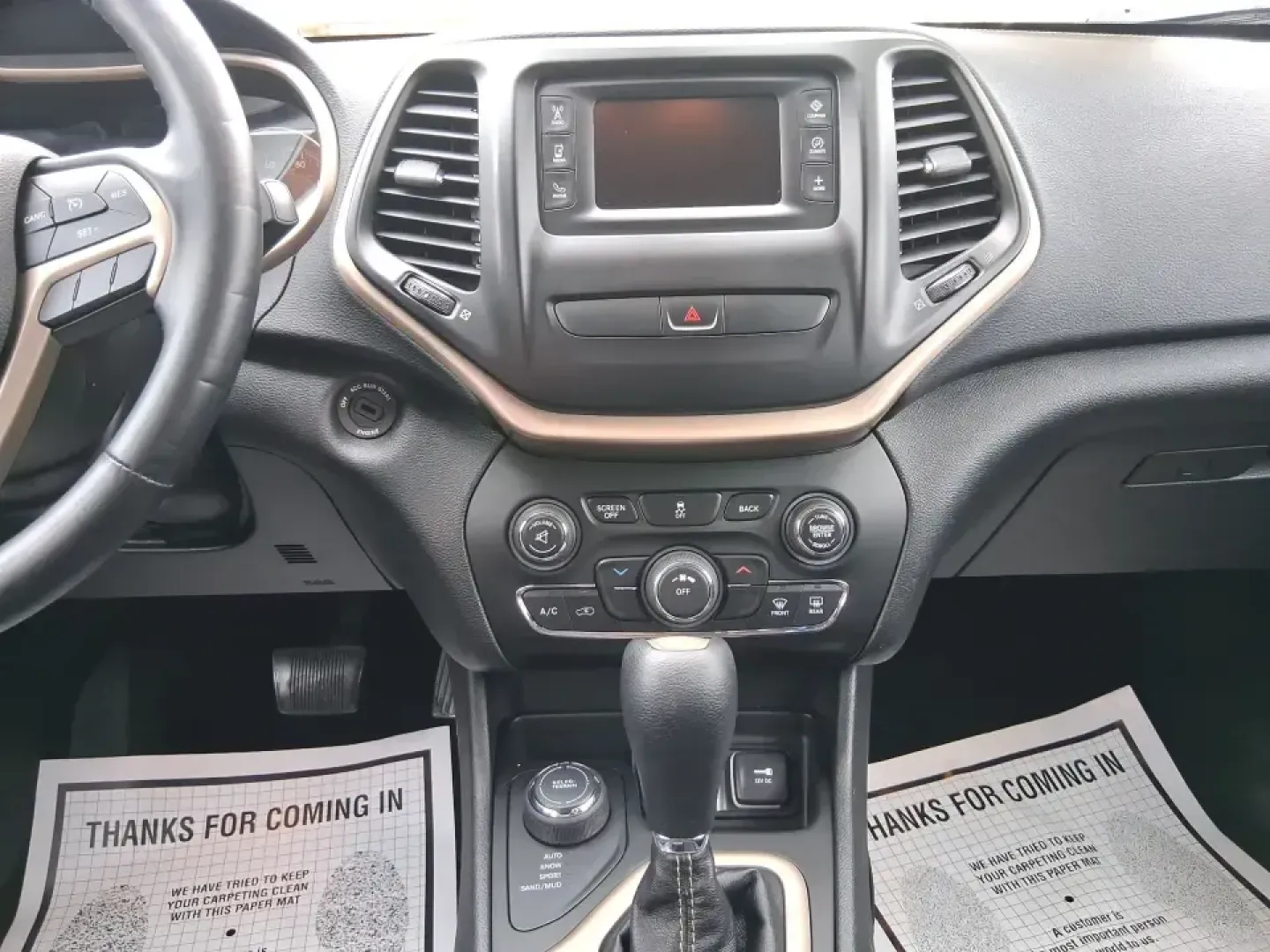 2015 Jeep Cherokee Latitude (1C4PJMCBXFW) with an 2.4L L4 DOHC 16V engine, 9-Speed Automatic transmission, located at 1230 East Main St, Xenia, OH, 45385, (937) 908-9800, 39.688026, -83.910172 - Weekend escapes to John Bryan State Park, snowy school runs, and everyday commuting up US35 feel a lot easier when you're driving a capable crossover that's comfortable, confident, and ready for Ohio weather. This 2015 Jeep Cherokee Latitude is a smart fit for busy families in Beavercreek, professio - Photo#13