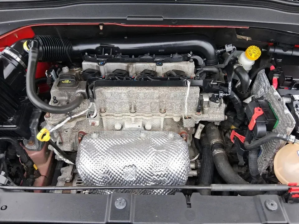 2016 Jeep Renegade Latitude (ZACCJBBT1GP) with an 2.4L L4 DOHC 16V engine, 6M transmission, located at 1184 Kauffman Ave, Fairborn, OH, 45324, (937) 908-9800, 39.807072, -84.030914 - Picture your next Ohio weekend: a quick commute from Fairborn to Wright-Patterson AFB during the week, then a spontaneous road trip to Yellow Springs or an afternoon exploring the trails near John Bryan State Park when the weather's perfect. This 2016 Jeep Renegade Latitude in bold Colorado Red is b - Photo#11