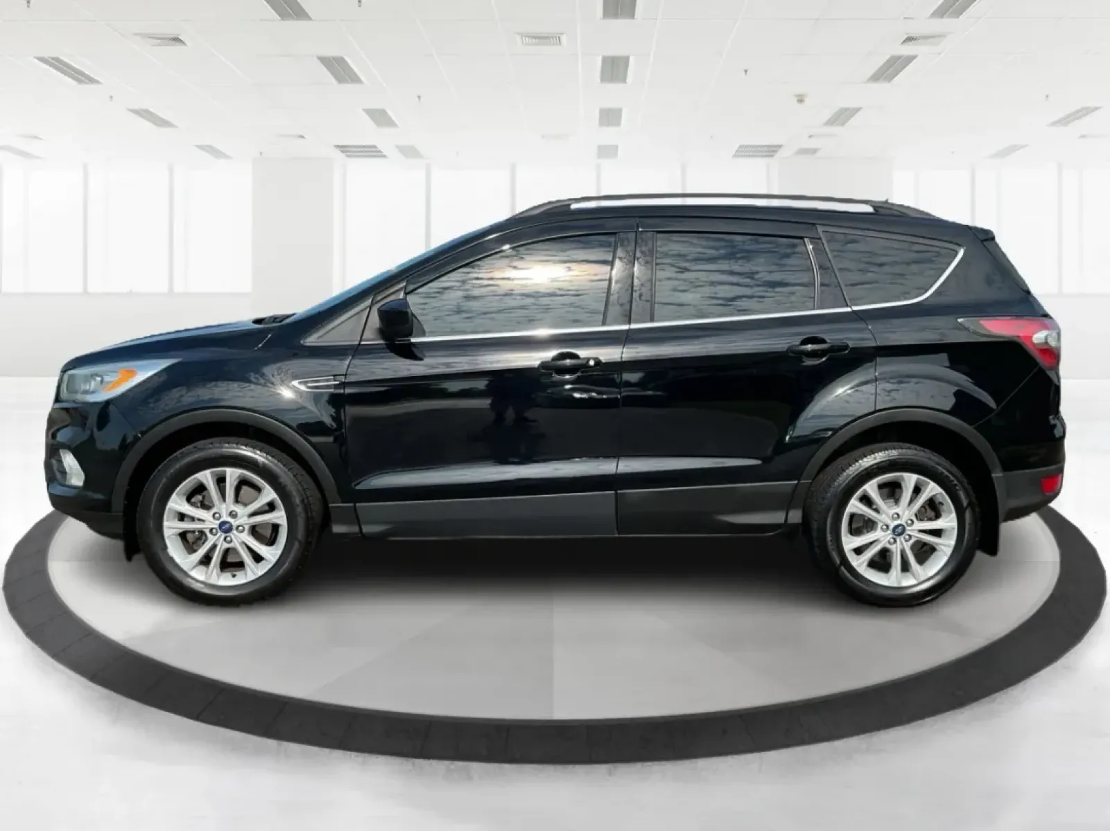 2017 Ford Escape SE (1FMCU9G9XHU) with an Other engine, located at 401 Woodman Dr, Riverside, OH, 45431, (937) 908-9800, 39.760899, -84.123421 - Are you ready to elevate your daily commute or embark on weekend adventures with family and friends? Introducing the 2017 Ford Escape SE, a versatile SUV that combines style, comfort, and functionality for those who demand more from their vehicle. Perfect for budget-conscious buyers or anyone seekin - Photo#5