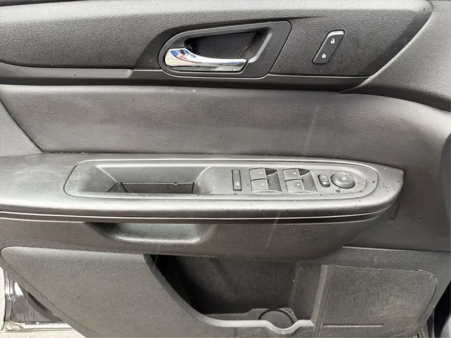 2017 Chevrolet Traverse 1LT (1GNKRGKD8HJ) with an 3.6L V-6 gasoline direct injection engine, 6A transmission, located at 8750 N County Rd 25A, Piqua, OH, 45356, (937) 908-9800, 40.164391, -84.232513 - Pack the kids, load the cooler, and point the nose north for a weekend at Indian Lake or a quick day trip to Dayton-this 2017 Chevrolet Traverse 1LT is the kind of three-row SUV that fits real life in West Central Ohio. With roomy seating, family-friendly flexibility, and the confident feel of a V6, - Photo#19