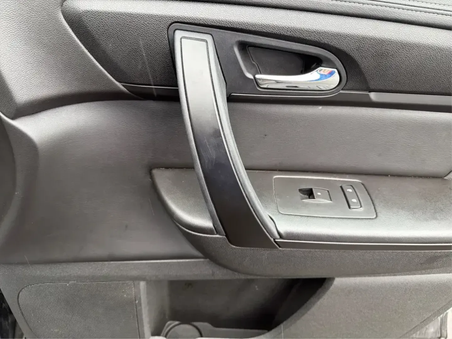 2017 Chevrolet Traverse 1LT (1GNKRGKD8HJ) with an 3.6L V-6 gasoline direct injection engine, 6A transmission, located at 8750 N County Rd 25A, Piqua, OH, 45356, (937) 908-9800, 40.164391, -84.232513 - Pack the kids, load the cooler, and point the nose north for a weekend at Indian Lake or a quick day trip to Dayton-this 2017 Chevrolet Traverse 1LT is the kind of three-row SUV that fits real life in West Central Ohio. With roomy seating, family-friendly flexibility, and the confident feel of a V6, - Photo#20