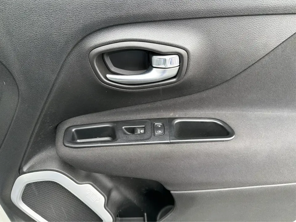 2018 Jeep Renegade Sport 4x4 (ZACCJBAB5JP) with an 2.4L L4 DOHC 16V engine, 6M transmission, located at 880 E. National Road, Vandalia, OH, 45377, (937) 908-9800, 39.891918, -84.183594 - Ready for weekend adventures at Englewood MetroPark, snowy commutes up I75, or a spontaneous road trip down U.S. Route 40? This 2018 Jeep Renegade Sport 4x4 is the kind of compact SUV that fits real life in Vandalia, OH-easy to park around town, confident when the weather turns, and versatile enough - Photo#19