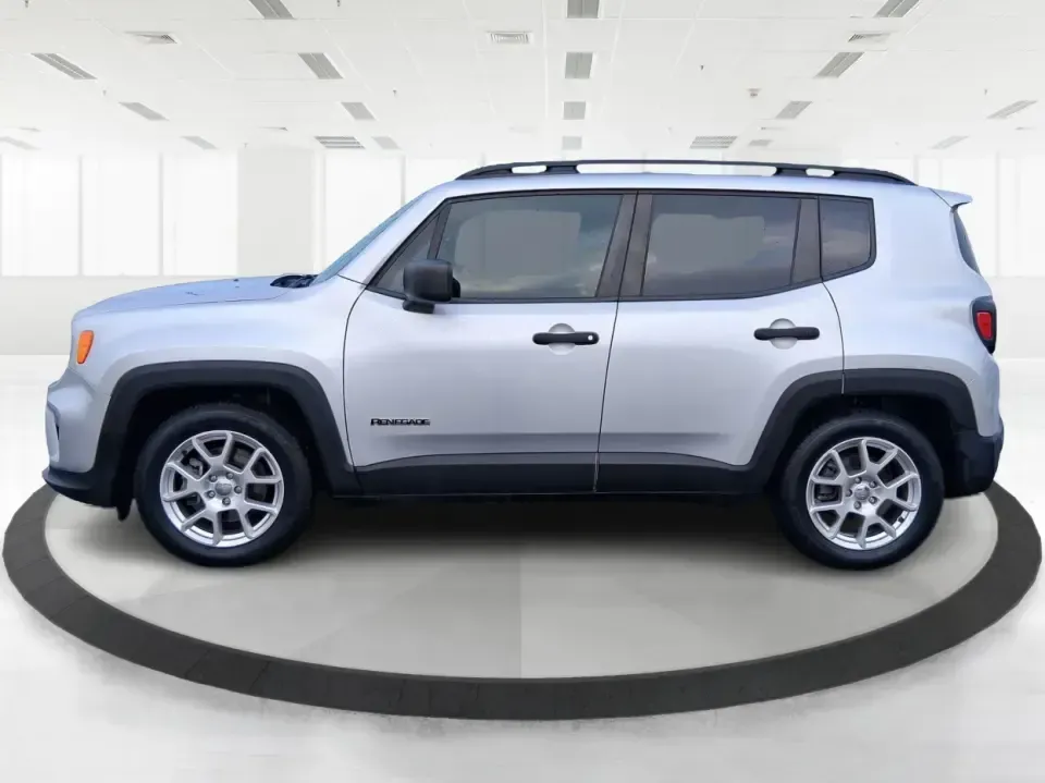 2020 Jeep Renegade Sport FWD (ZACNJAAB1LP) with an 2.4L L4 DOHC 16V engine, 9A transmission, located at 1951 S Dayton Lakeview Rd., New Carlisle, OH, 45344, (937) 908-9800, 39.890999, -84.050255 - Picture your next weekend: you're cruising from New Carlisle to Springfield for errands, then heading back on I70 with the cargo area packed for a family cookout at George Rogers Clark Park. If you need a compact SUV that's easy to park, comfortable for daily commuting, and ready for spontaneous roa - Photo#4
