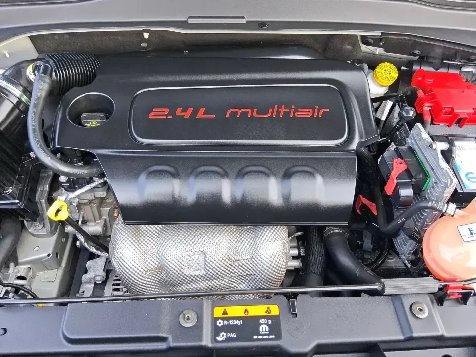 2020 Jeep Renegade Sport FWD (ZACNJAAB1LP) with an 2.4L L4 DOHC 16V engine, 9A transmission, located at 1951 S Dayton Lakeview Rd., New Carlisle, OH, 45344, (937) 908-9800, 39.890999, -84.050255 - Picture your next weekend: you're cruising from New Carlisle to Springfield for errands, then heading back on I70 with the cargo area packed for a family cookout at George Rogers Clark Park. If you need a compact SUV that's easy to park, comfortable for daily commuting, and ready for spontaneous roa - Photo#10