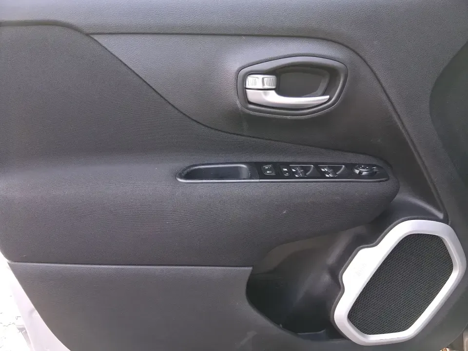 2020 Jeep Renegade Sport FWD (ZACNJAAB1LP) with an 2.4L L4 DOHC 16V engine, 9A transmission, located at 401 Woodman Dr, Riverside, OH, 45431, (937) 908-9800, 39.760899, -84.123421 - Weekend escapes to Eastwood MetroPark, a comfortable daily commute down I675, or shuttling the family between Riverside and Dayton-this 2020 Jeep Renegade Sport FWD is built for real life. With its compact-crossover size, higher driving position, and easy-to-park footprint, it fits right in whether- Photo#17