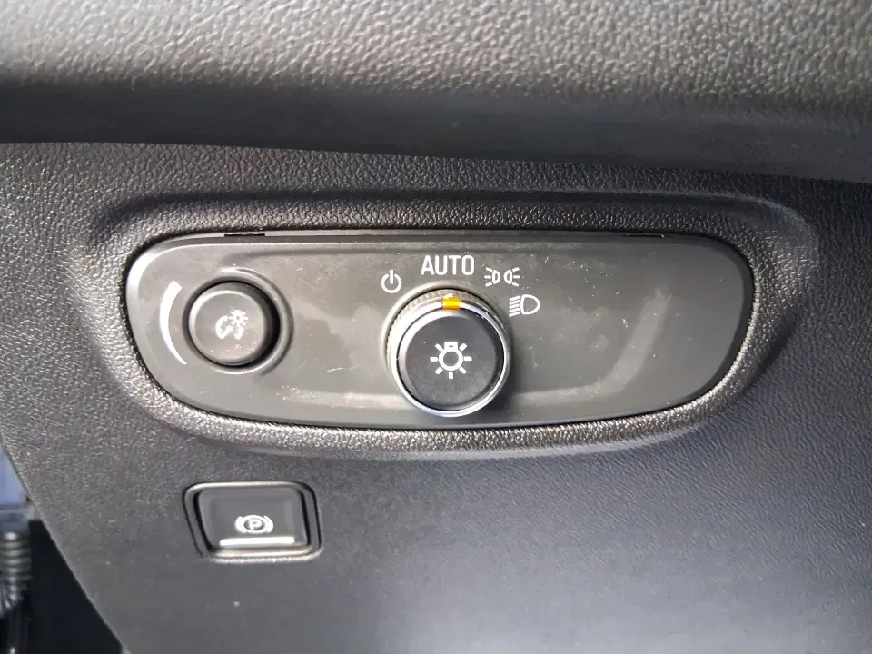 2018 GMC Terrain SLE (3GKALMEV9JL) with an 1.4L L4 DOHC 16V TURBO engine, 6A transmission, located at 8750 N County Rd 25A, Piqua, OH, 45356, (937) 908-9800, 40.164391, -84.232513 - Ready for a commute that feels easier, a weekend that packs more adventure, and a family schedule that runs smoother? This 2018 GMC Terrain SLE is the kind of compact SUV that fits real life in Piqua-whether you're heading down I75 for work, running errands along N County Rd 25A, or loading up for a - Photo#18