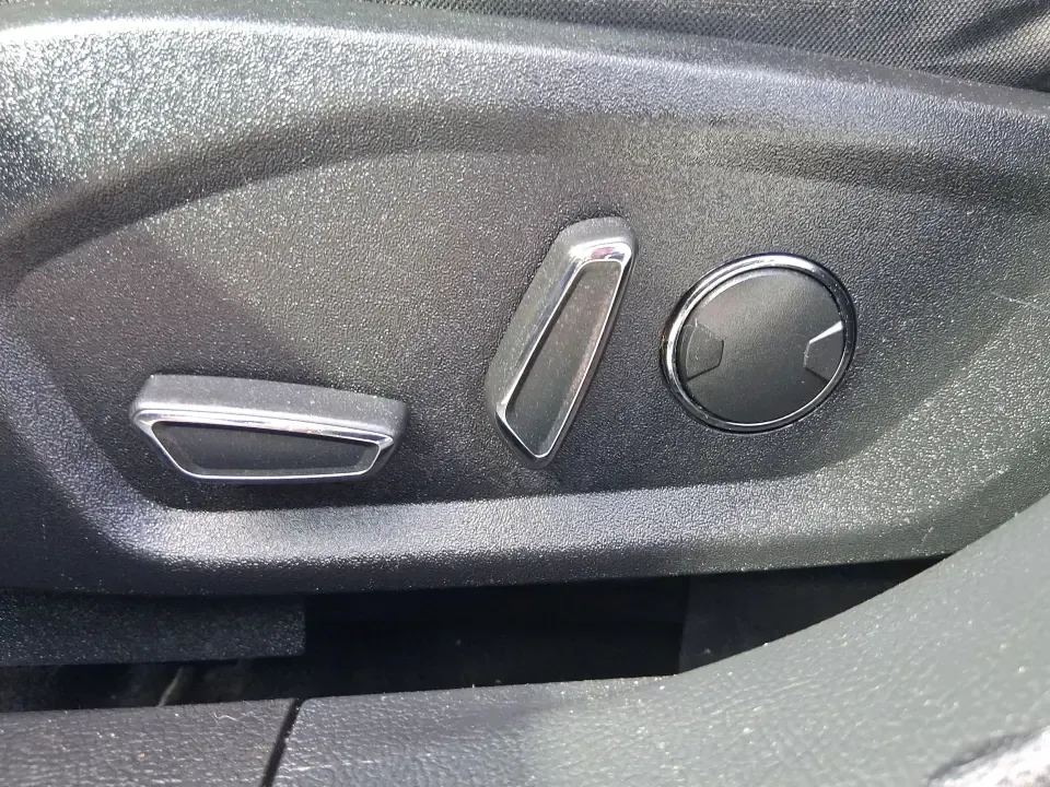 2019 Ford Fusion SE (3FA6P0H74KR) with an 2.5L L4 DOHC 16V engine, 6A transmission, located at 401 Woodman Dr, Riverside, OH, 45431, (937) 908-9800, 39.760899, -84.123421 - Need a reliable commuter sedan that can handle the daily grind from Riverside to Downtown Dayton, plus weekend runs to The Greene or a quick getaway to Carillon Historical Park? This 2019 Ford Fusion SE is built for real life-comfortable for long commutes, efficient on regular unleaded, and packed w - Photo#18