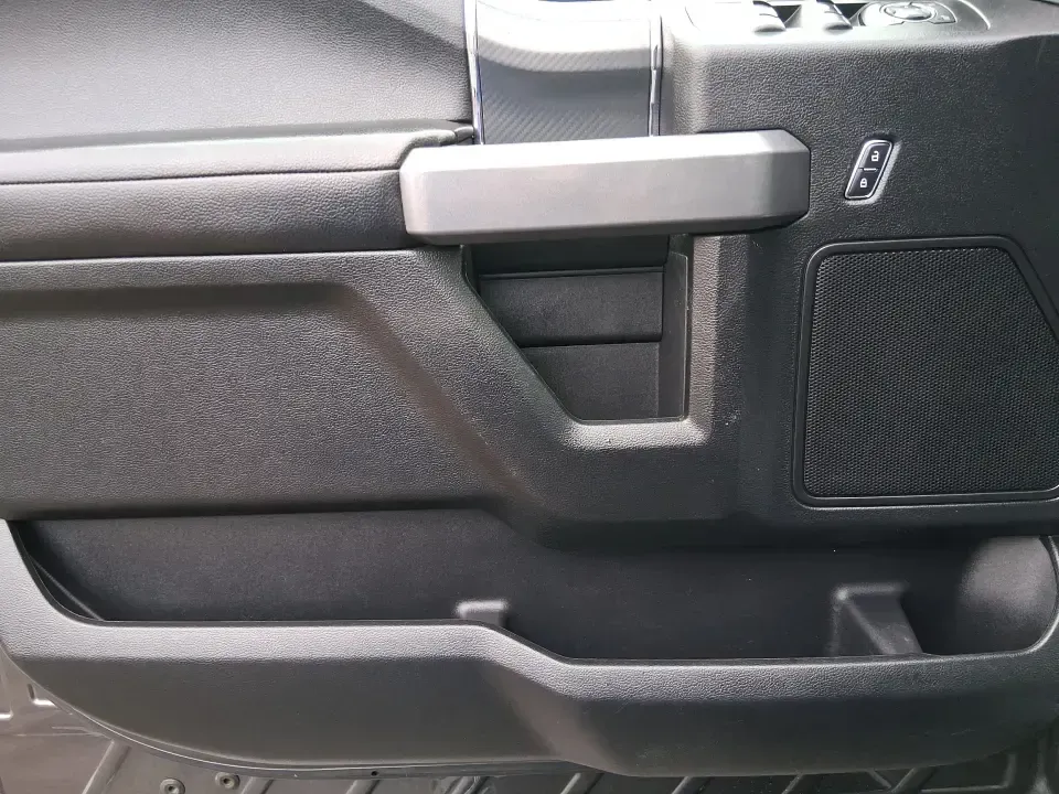 2018 Ford F-150 XLT SuperCrew 5.5-ft. Bed 4WD (1FTEW1EG0JF) with an 3.5L V6 TURBO engine, 6A transmission, located at 1230 East Main St, Xenia, OH, 45385, (937) 908-9800, 39.688026, -83.910172 - Whether your weekends revolve around towing a camper to John Bryan State Park, hauling home-improvement supplies down US-35, or packing the crew for a road trip through the Miami Valley, this **2018 Ford F-150 XLT SuperCrew 4WD** is built for real life in and around **Xenia, Ohio**. With seating for- Photo#18