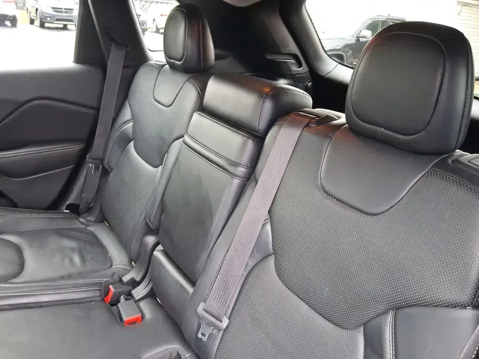 2014 Jeep Cherokee Limited (1C4PJLDS1EW) with an 3.2L V6 DOHC 24V engine, 9-Speed Automatic transmission, located at 880 E. National Road, Vandalia, OH, 45377, (937) 908-9800, 39.891918, -84.183594 - Pack up the family, point the hood toward a weekend getaway, and enjoy the kind of confident comfort that makes everyday driving feel like a mini road trip. This 2014 Jeep Cherokee Limited is an ideal fit for commuters who want a quieter, more refined ride during the workweek-and for adventure-minde - Photo#10