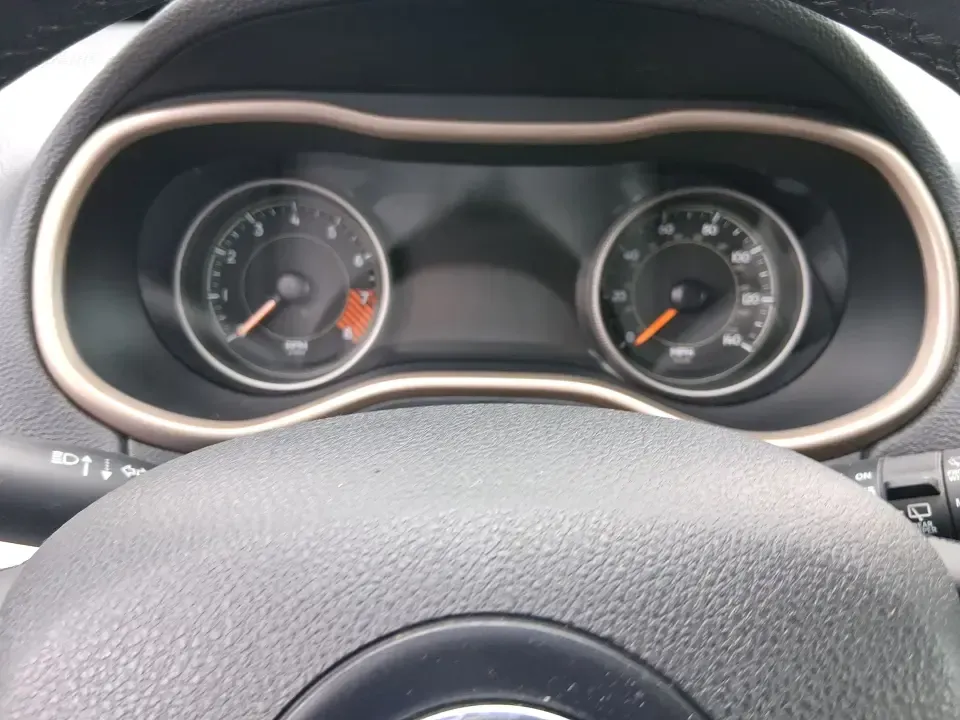 2014 Jeep Cherokee Limited (1C4PJLDS1EW) with an 3.2L V6 DOHC 24V engine, 9-Speed Automatic transmission, located at 880 E. National Road, Vandalia, OH, 45377, (937) 908-9800, 39.891918, -84.183594 - Pack up the family, point the hood toward a weekend getaway, and enjoy the kind of confident comfort that makes everyday driving feel like a mini road trip. This 2014 Jeep Cherokee Limited is an ideal fit for commuters who want a quieter, more refined ride during the workweek-and for adventure-minde - Photo#15