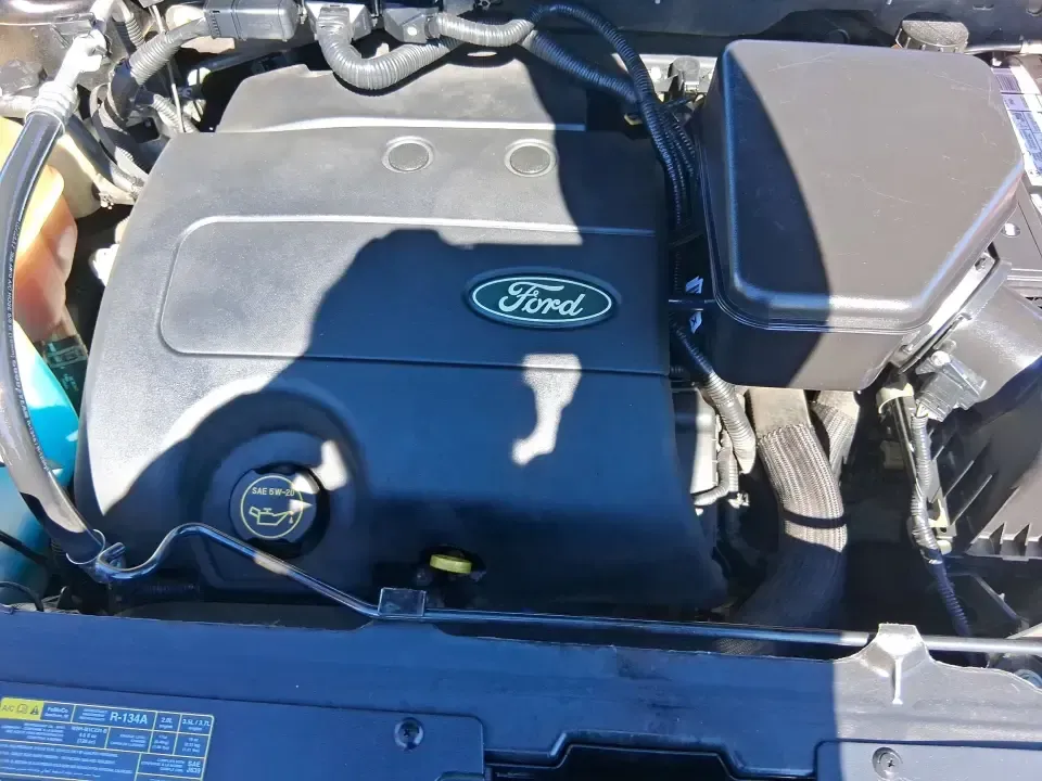 2014 Ford Edge SEL (2FMDK4JC8EB) with an 3.5L V-6 DOHC engine, 6-Speed Automatic transmission, located at 1184 Kauffman Ave, Fairborn, OH, 45324, (937) 908-9800, 39.807072, -84.030914 - Pack up the kids, load the groceries, or point the nose toward a weekend getaway-this 2014 Ford Edge SEL is the kind of SUV that fits real life in Fairborn. With confident all-weather capability and a comfortable, feature-rich cabin, it's ideal for commuters running I-675, families shuttling between - Photo#10