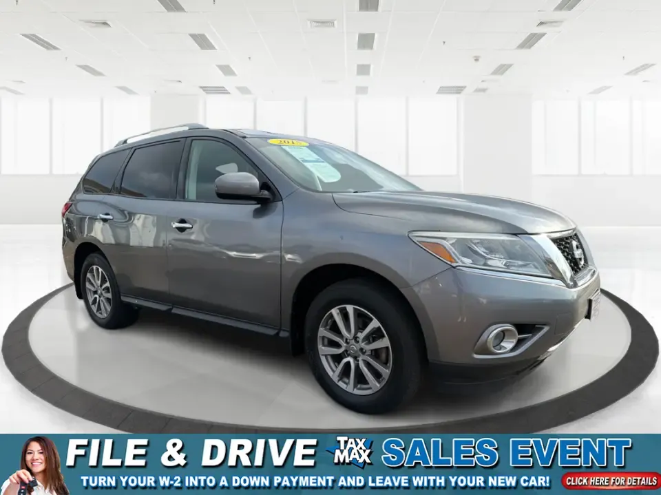 photo of 2015 Nissan Pathfinder SV