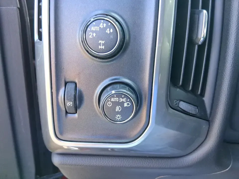 2016 Chevrolet Silverado 1500 1LT (1GCVKRECXGZ) with an EcoTec3 4.3L V-6 gasoline direct injection engine, 6A transmission, located at 8750 N County Rd 25A, Piqua, OH, 45356, (937) 908-9800, 40.164391, -84.232513 - Picture your next weekend: the truck is loaded up for a run to Indian Lake, you've got room for friends in the Double Cab, and there's still plenty of bed space for camping gear, a mower, or that Marketplace find you've been chasing. This 2016 Chevrolet Silverado 1500 1LT 4WD in eye-catching Siren R - Photo#16