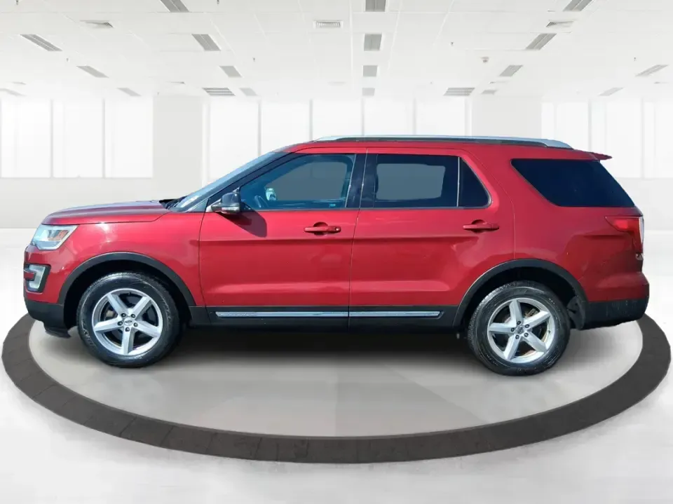 2017 Ford Explorer XLT (1FM5K8DH9HG) with an 2.3L L4 DOHC 16V engine, 6A transmission, located at 401 Woodman Dr, Riverside, OH, 45431, (937) 908-9800, 39.760899, -84.123421 - Weekend road trips to Caesar Creek, daily school drop-offs, or a comfortable commute down I75-this 2017 Ford Explorer XLT is built for real life in the Miami Valley. With three-row versatility, confident capability, and practical comfort, it's a smart choice for growing families, active couples, and - Photo#5