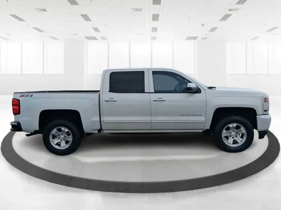 2017 Chevrolet Silverado 1500 2LT (3GCUKREH9HG) with an 4.3L V6 OHV 12V engine, 6A transmission, located at 1184 Kauffman Ave, Fairborn, OH, 45324, (937) 908-9800, 39.807072, -84.030914 - Need a truck that can handle weekday work runs, weekend projects, and spontaneous road trips out toward Caesar Creek or up I75 without feeling like a compromise? This 2017 Chevrolet Silverado 1500 2LT Crew Cab 4WD is built for real life in the Miami Valley-roomy enough for friends or family, strong - Photo#1
