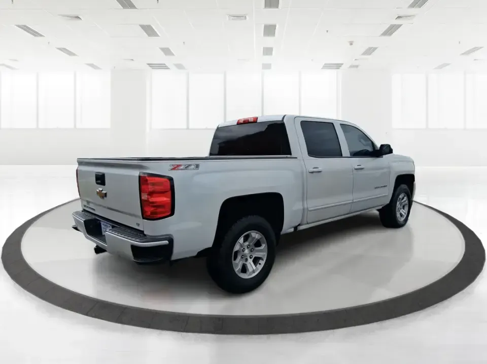 2017 Chevrolet Silverado 1500 2LT (3GCUKREH9HG) with an 4.3L V6 OHV 12V engine, 6A transmission, located at 1184 Kauffman Ave, Fairborn, OH, 45324, (937) 908-9800, 39.807072, -84.030914 - Need a truck that can handle weekday work runs, weekend projects, and spontaneous road trips out toward Caesar Creek or up I75 without feeling like a compromise? This 2017 Chevrolet Silverado 1500 2LT Crew Cab 4WD is built for real life in the Miami Valley-roomy enough for friends or family, strong - Photo#2