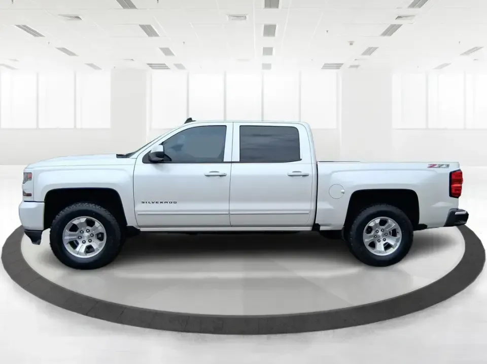 2017 Chevrolet Silverado 1500 2LT (3GCUKREH9HG) with an 4.3L V6 OHV 12V engine, 6A transmission, located at 1184 Kauffman Ave, Fairborn, OH, 45324, (937) 908-9800, 39.807072, -84.030914 - Need a truck that can handle weekday work runs, weekend projects, and spontaneous road trips out toward Caesar Creek or up I75 without feeling like a compromise? This 2017 Chevrolet Silverado 1500 2LT Crew Cab 4WD is built for real life in the Miami Valley-roomy enough for friends or family, strong - Photo#5