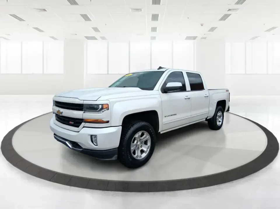 2017 Chevrolet Silverado 1500 2LT (3GCUKREH9HG) with an 4.3L V6 OHV 12V engine, 6A transmission, located at 1184 Kauffman Ave, Fairborn, OH, 45324, (937) 908-9800, 39.807072, -84.030914 - Need a truck that can handle weekday work runs, weekend projects, and spontaneous road trips out toward Caesar Creek or up I75 without feeling like a compromise? This 2017 Chevrolet Silverado 1500 2LT Crew Cab 4WD is built for real life in the Miami Valley-roomy enough for friends or family, strong - Photo#8