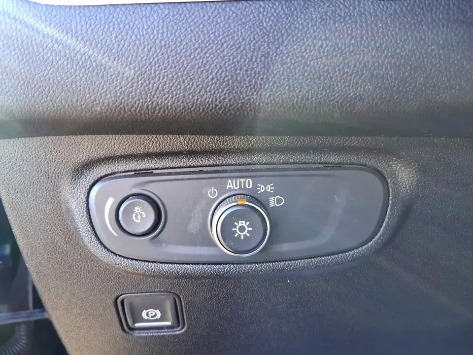 2018 GMC Terrain SLE (3GKALMEV3JL) with an 1.4L L4 DOHC 16V TURBO engine, 6A transmission, located at 1230 East Main St, Xenia, OH, 45385, (937) 908-9800, 39.688026, -83.910172 - Need a smart, comfortable SUV for the daily commute from Xenia to Beavercreek or Dayton, school drop-offs near Shawnee Park, and weekend runs out toward Caesar Creek State Park? This 2018 GMC Terrain SLE is built for real life-easy to park, roomy enough for five, and efficient for everyday driving-w- Photo#17