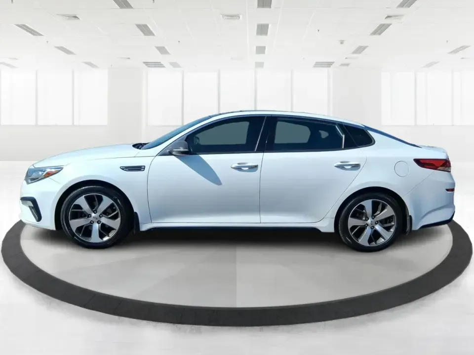 2019 Kia Optima S (5XXGT4L35KG) with an Theta II 2.4L I-4 gasoline direct injection engine, 6A transmission, located at 1099 N County Rd 25A , Troy, OH, 45373, (937) 908-9800, 40.057079, -84.212883 - Picture your next week going smoother: a comfortable, efficient sedan that makes the daily commute up I75, quick school drop-offs, and weekend runs to Dayton feel easy-without stretching your budget. This 2019 Kia Optima S is built for real life in Troy, Ohio, offering the space and technology busy - Photo#5