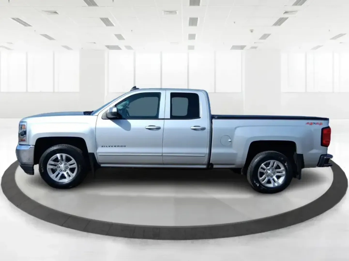 2016 Chevrolet Silverado 1500 1LT (1GCVKREC0GZ) with an EcoTec3 4.3L V-6 gasoline direct injection engine, 6A transmission, located at 4508 South Dixie Dr, Moraine, OH, 45439, (937) 908-9800, 39.689976, -84.218452 - Need a truck that can handle weekday work runs, weekend projects, and Ohio weather without flinching? This 2016 Chevrolet Silverado 1500 1LT Double Cab in Silver Ice Metallic is built for real life in Moraine-whether you're hauling supplies for a home upgrade, towing for a camping trip, or simply wa - Photo#5