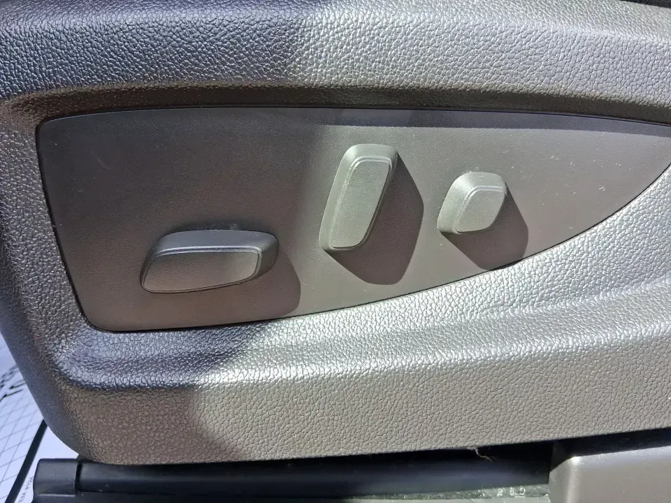 2016 Chevrolet Silverado 1500 1LT (1GCVKREC0GZ) with an EcoTec3 4.3L V-6 gasoline direct injection engine, 6A transmission, located at 4508 South Dixie Dr, Moraine, OH, 45439, (937) 908-9800, 39.689976, -84.218452 - Need a truck that can handle weekday work runs, weekend projects, and Ohio weather without flinching? This 2016 Chevrolet Silverado 1500 1LT Double Cab in Silver Ice Metallic is built for real life in Moraine-whether you're hauling supplies for a home upgrade, towing for a camping trip, or simply wa - Photo#17