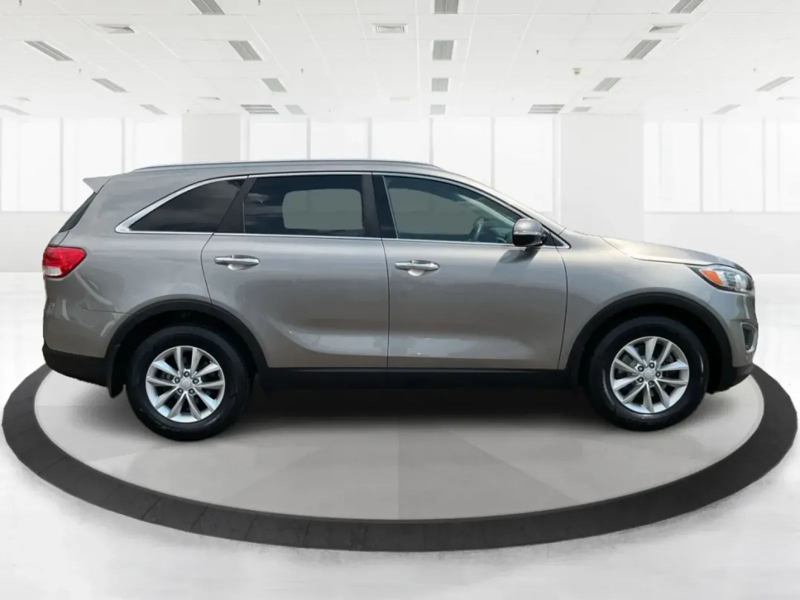 2016 Kia Sorento 2.4L LX (5XYPG4A34GG) with an 2.4L I-4 gasoline direct injection engine, located at 401 Woodman Dr, Riverside, OH, 45431, (937) 908-9800, 39.760899, -84.123421 - **Explore Life's Adventures with the 2016 Kia Sorento at Advantage Car and Credit - Riverside!**<br /> <br /> Are you ready to elevate your driving experience? The 2016 Kia Sorento is the perfect companion for families, adventurers, and daily commuters alike. This versatile SUV seamlessly blends com - Photo#1