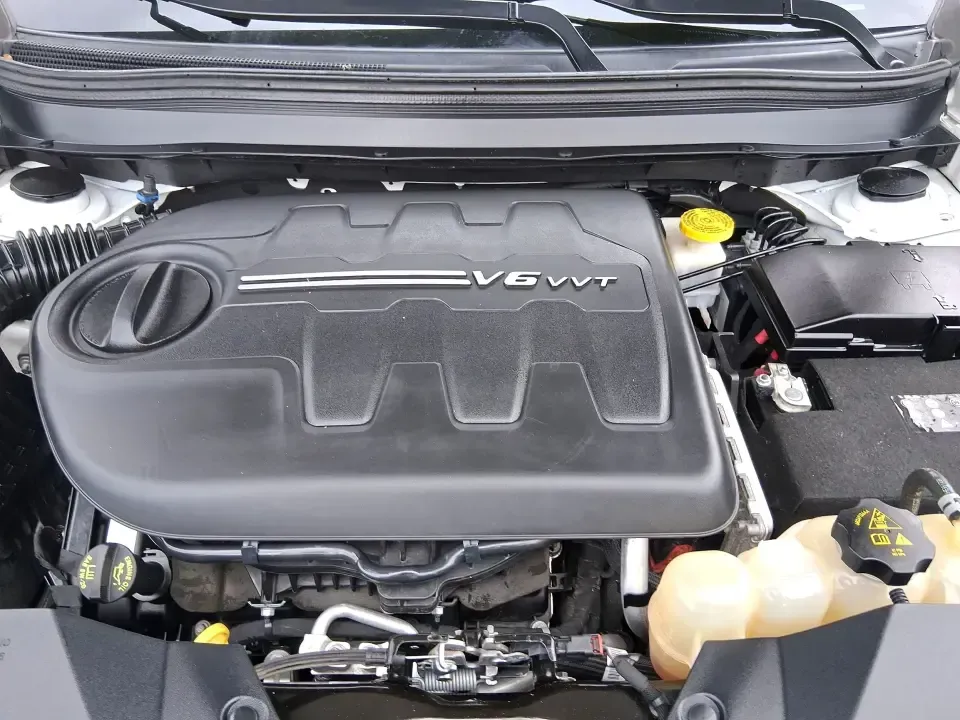 2019 Jeep Cherokee Limited 4x4 (1C4PJMDX5KD) with an 3.2L V6 DOHC 24V engine, 9A transmission, located at 8750 N County Rd 25A, Piqua, OH, 45356, (937) 908-9800, 40.164391, -84.232513 - Load up the family, point the hood toward the next weekend getaway, and let the road decide the plan-this 2019 Jeep Cherokee Limited 4x4 is built for real-life Ohio driving, from rainy school runs to spontaneous trips up I75. With confident 4x4 capability, a smooth 9-speed automatic, and a strong 3. - Photo#11